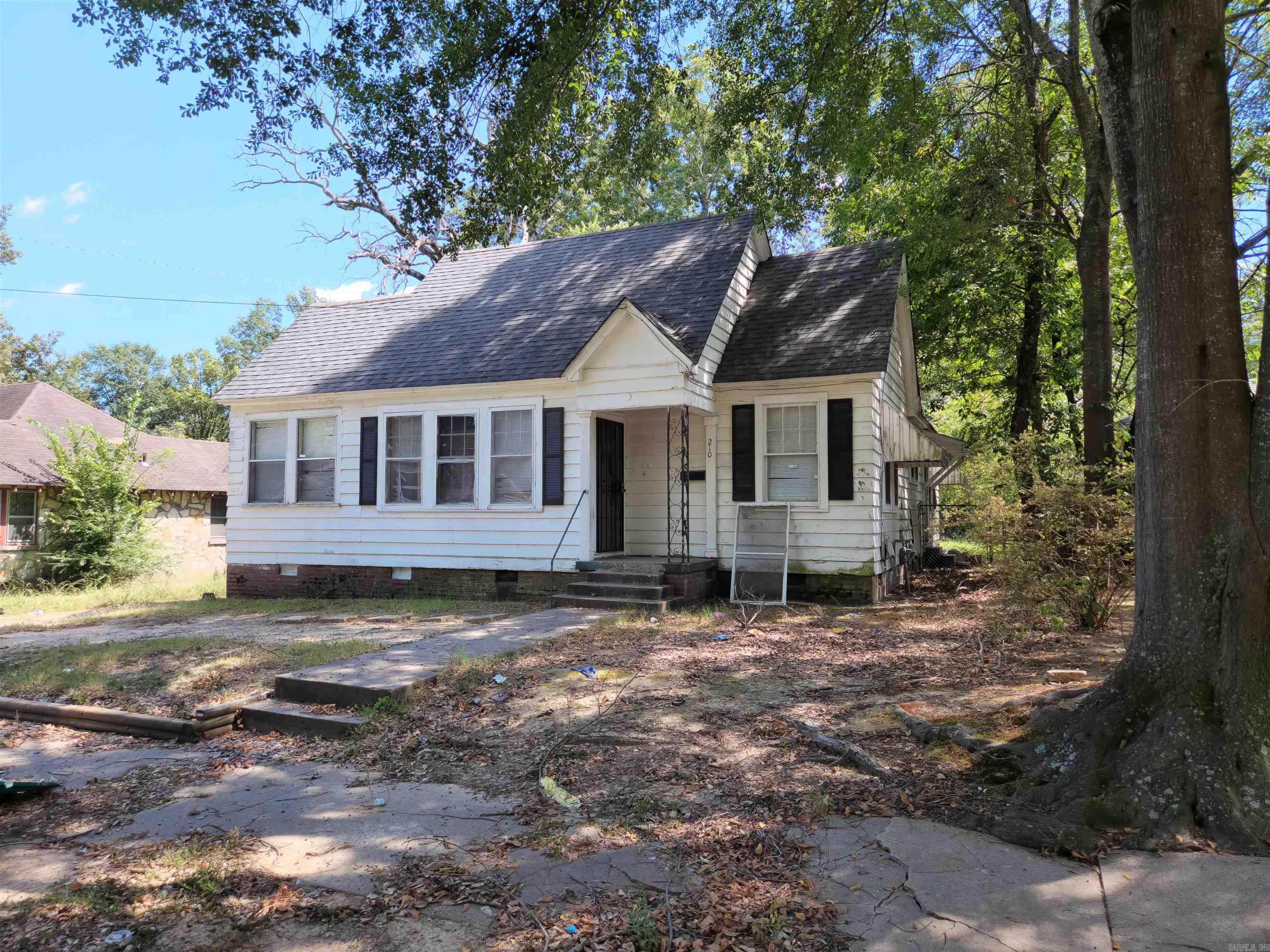 210 W 18TH Avenue Pine Bluff, AR 71603