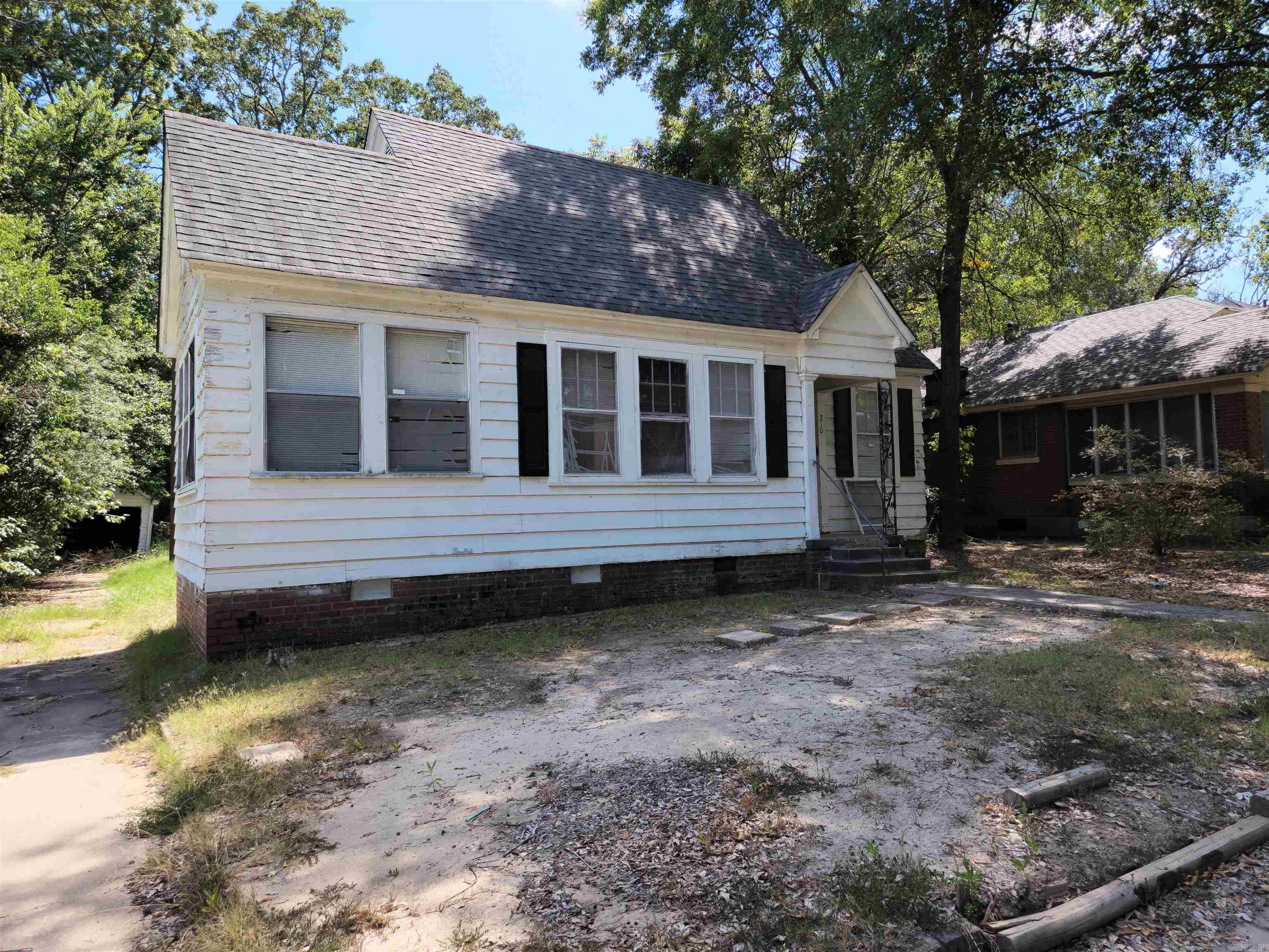210 W 18TH Avenue Pine Bluff, AR 71603