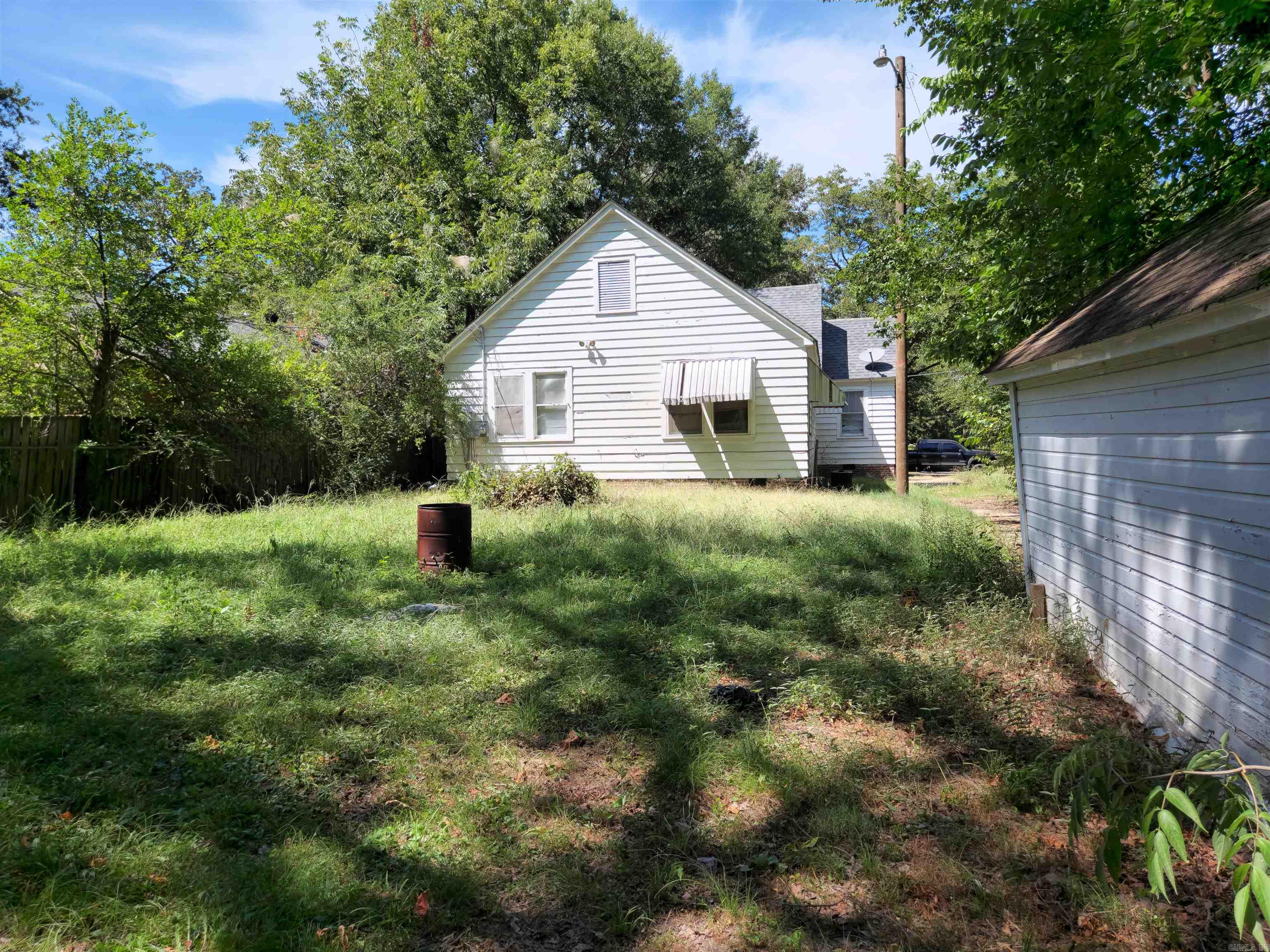 210 W 18TH Avenue Pine Bluff, AR 71603