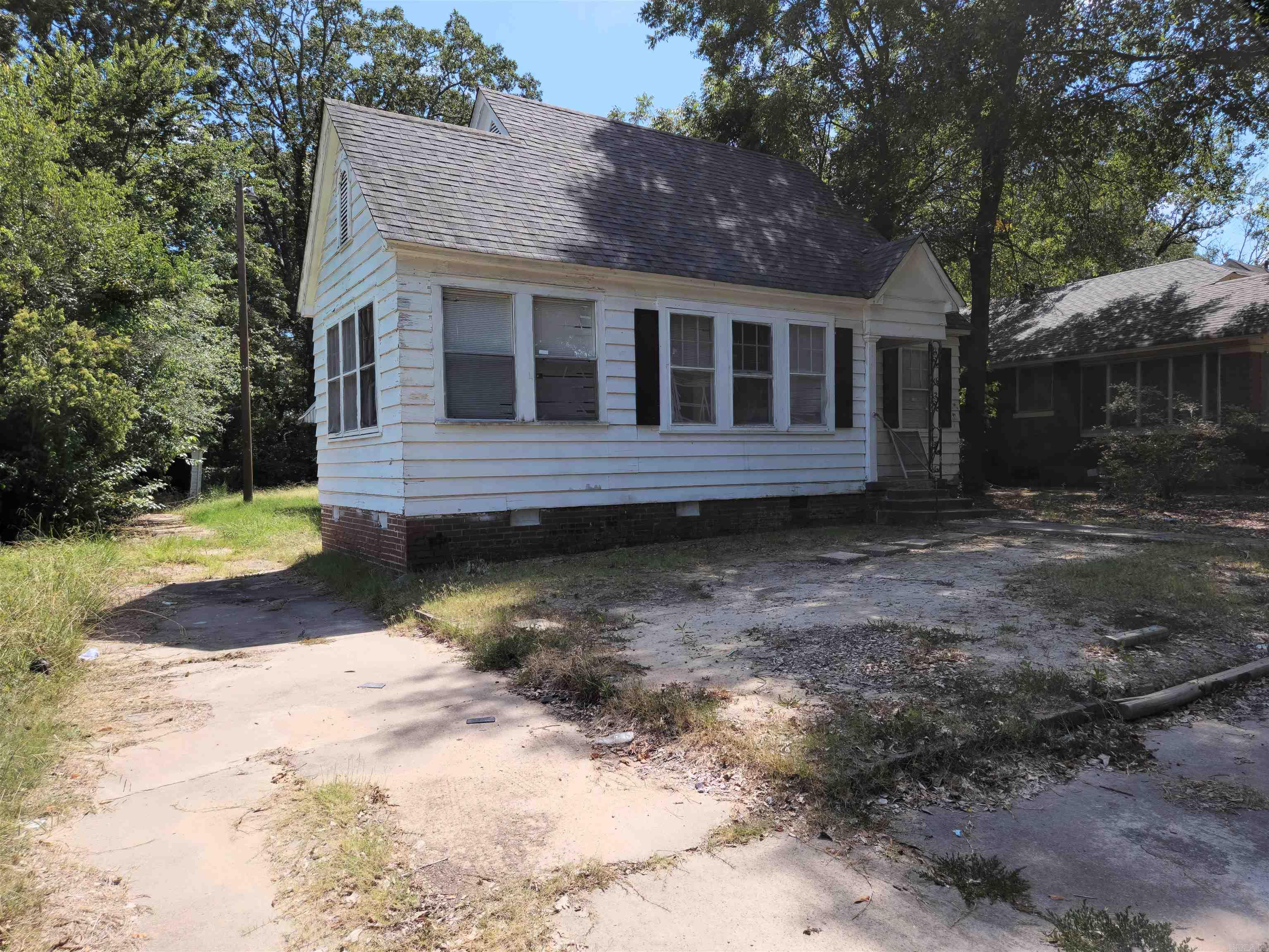 210 W 18TH Avenue Pine Bluff, AR 71603