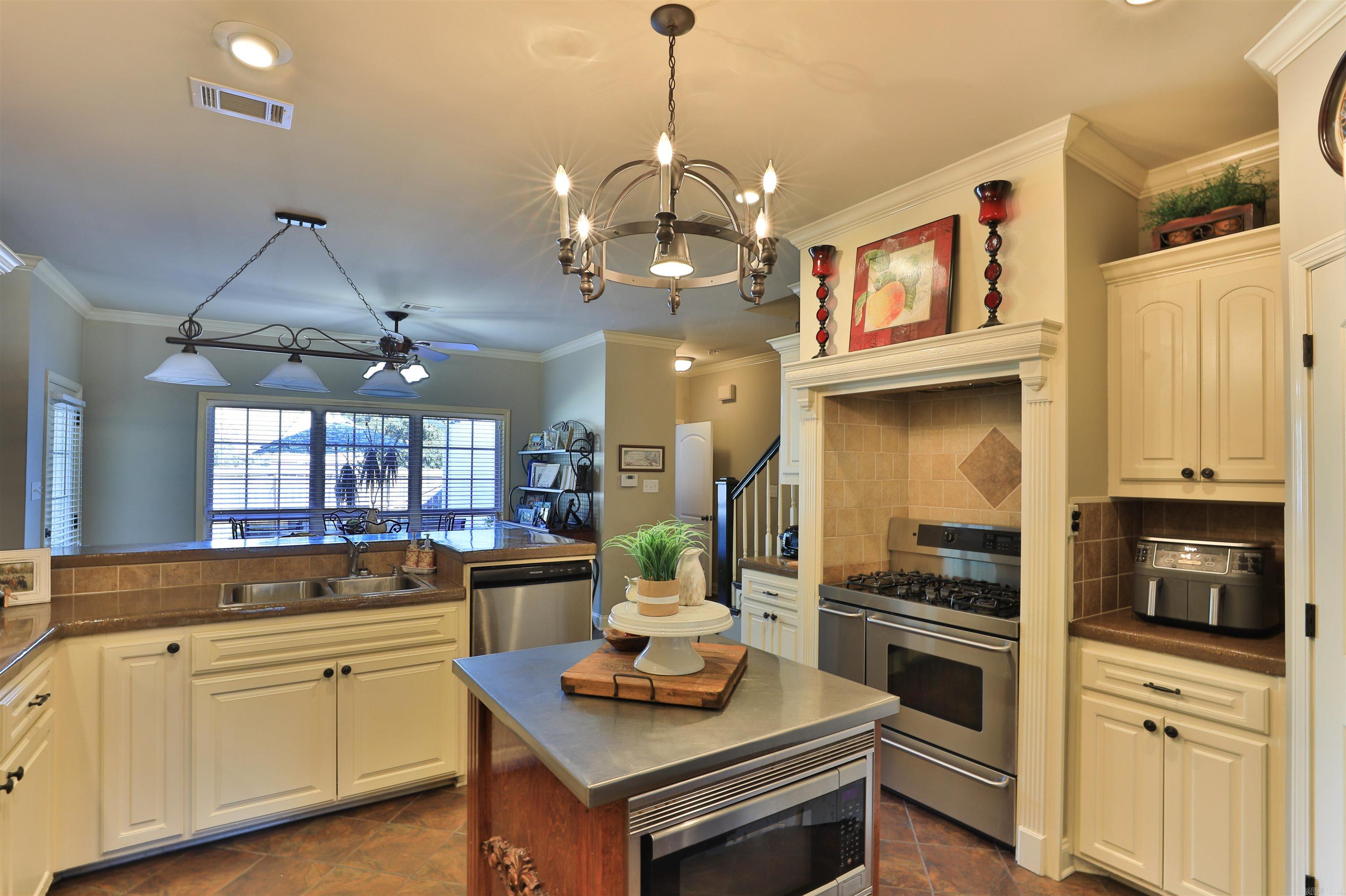 209  Grizzly Bear  White Hall, AR
