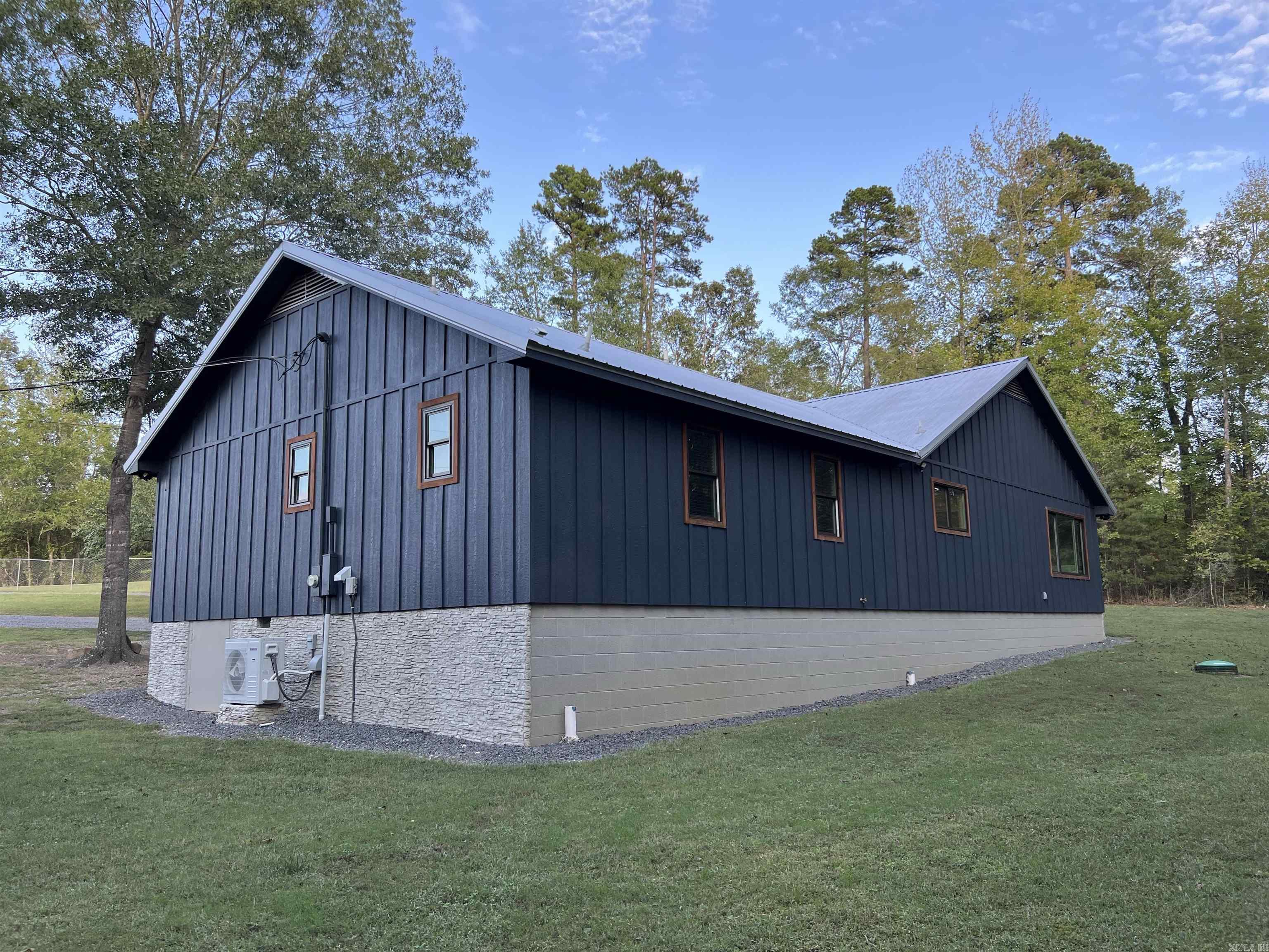 2343  Barrens Community  Clinton, AR