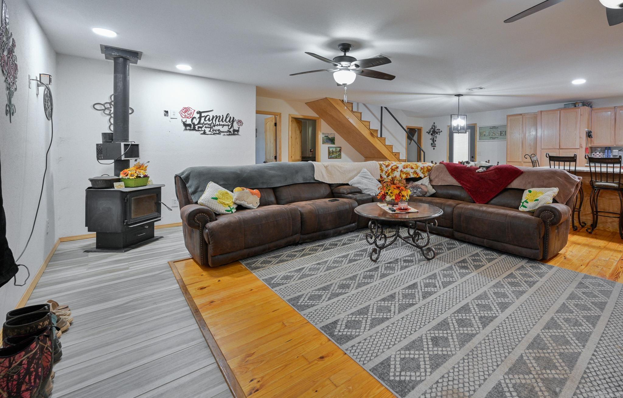 6083  Highway 71 S  Cove, AR
