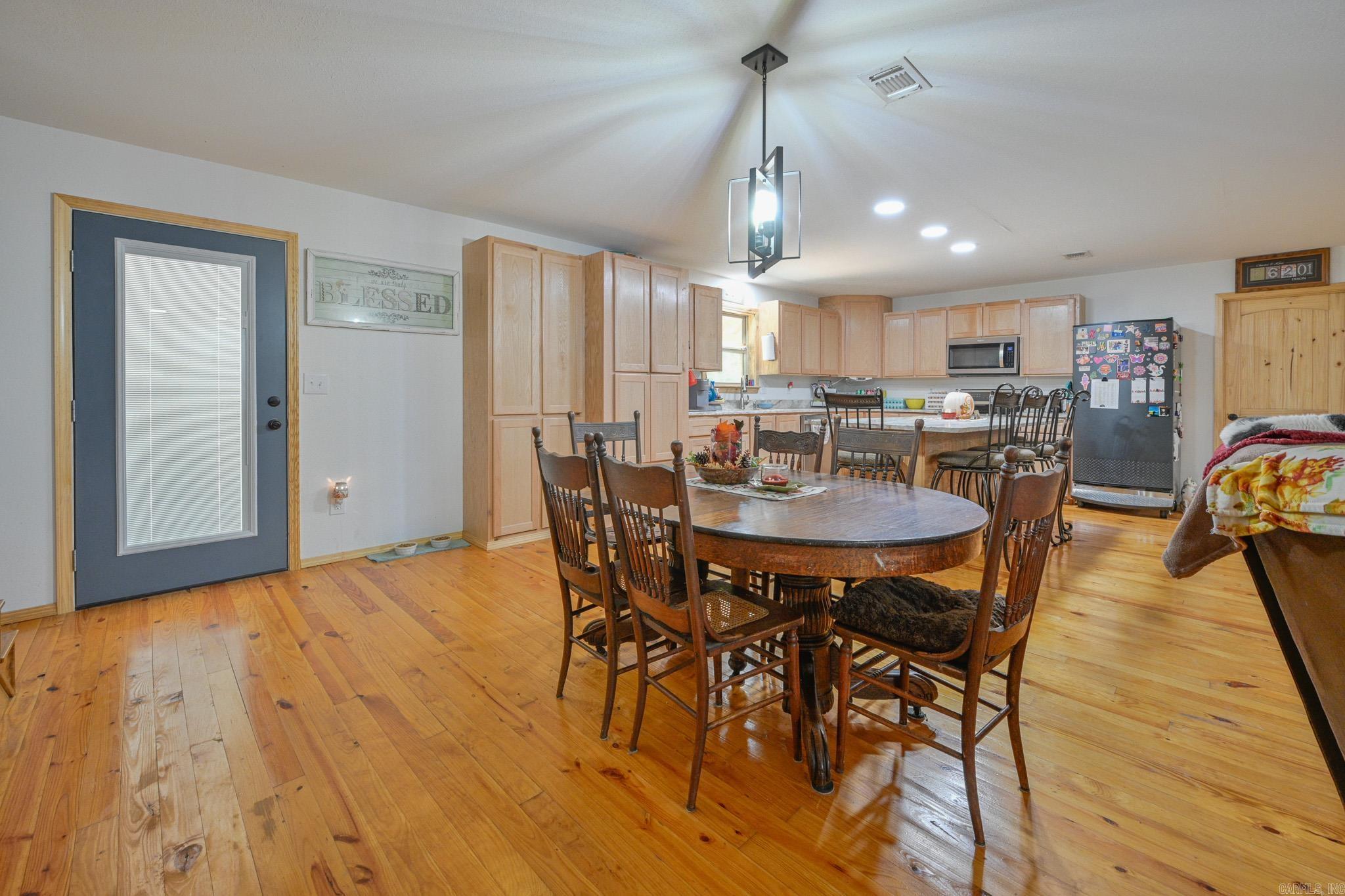 6083  Highway 71 S  Cove, AR