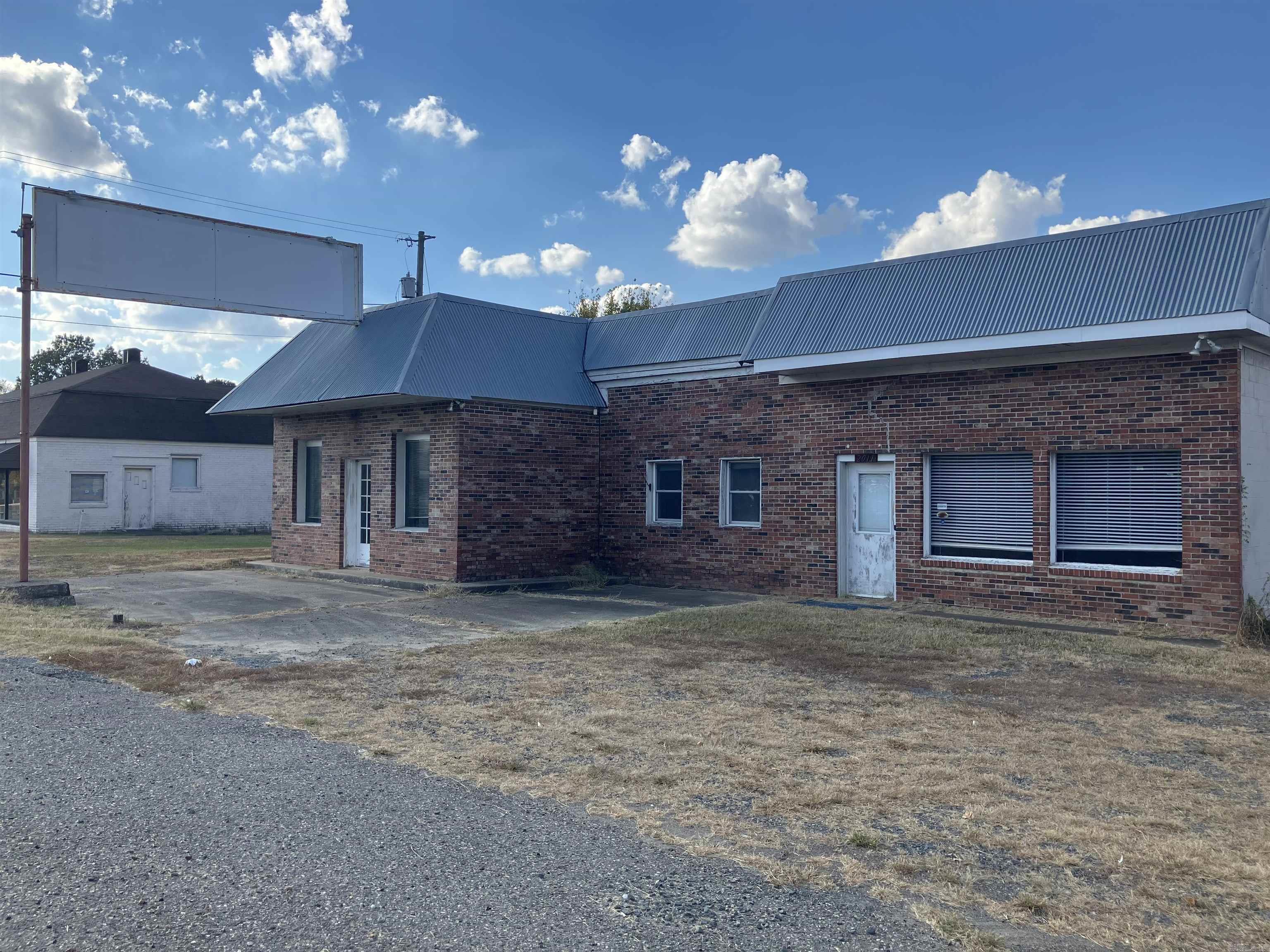 2011  HWY 71 S  Mena, AR