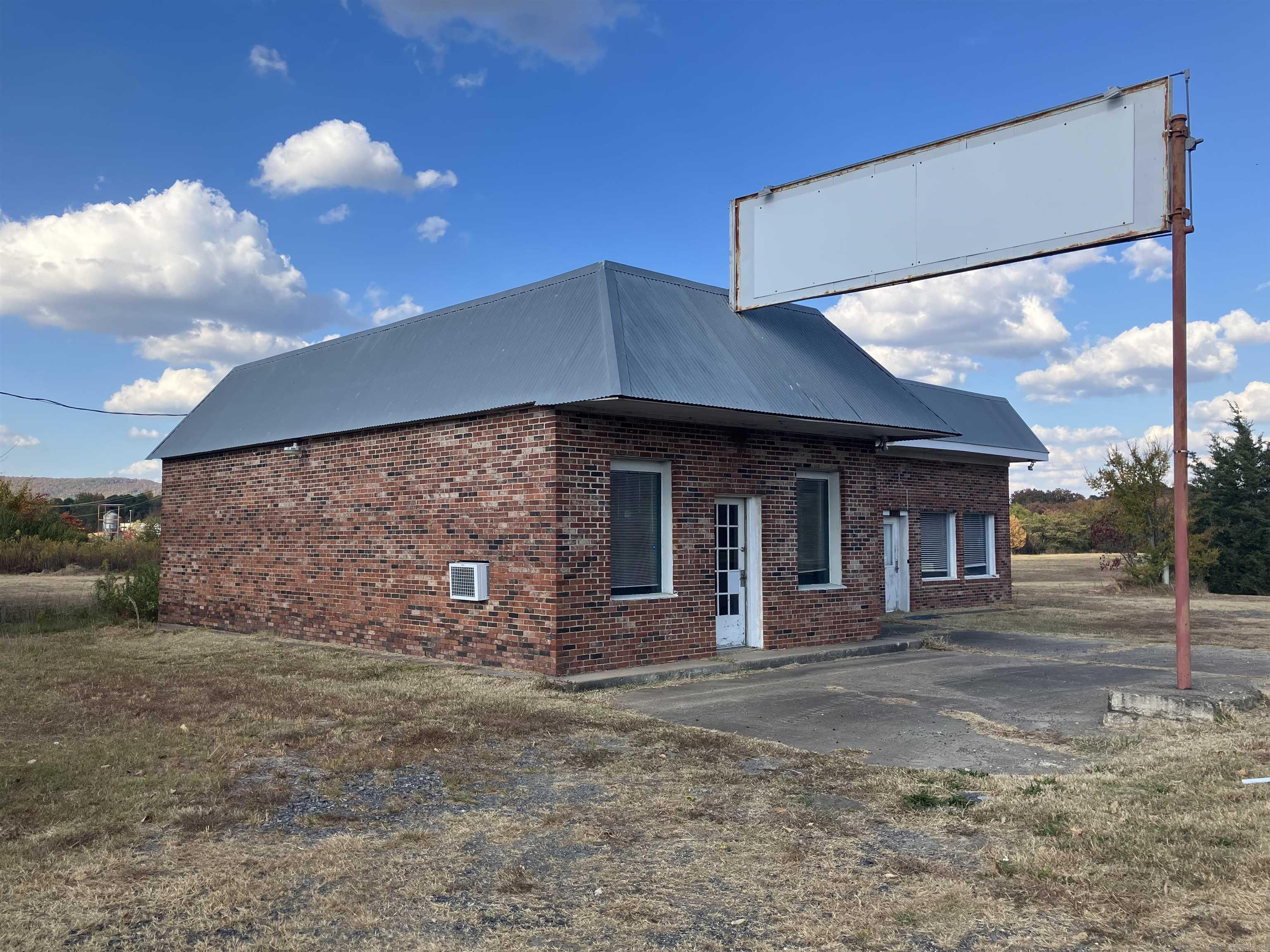2011  HWY 71 S  Mena, AR