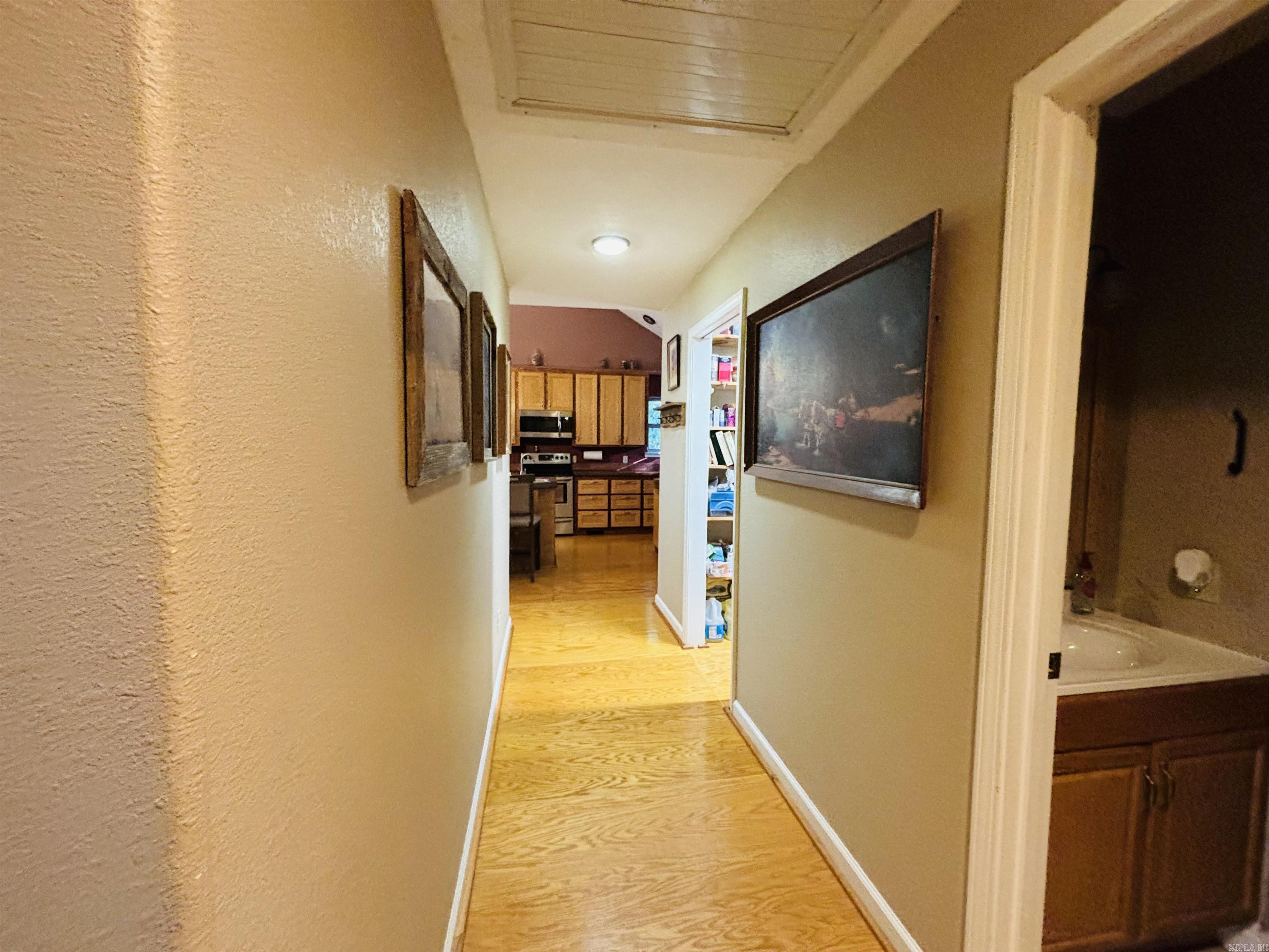 3950  Round Bottom  Mountain View, AR
