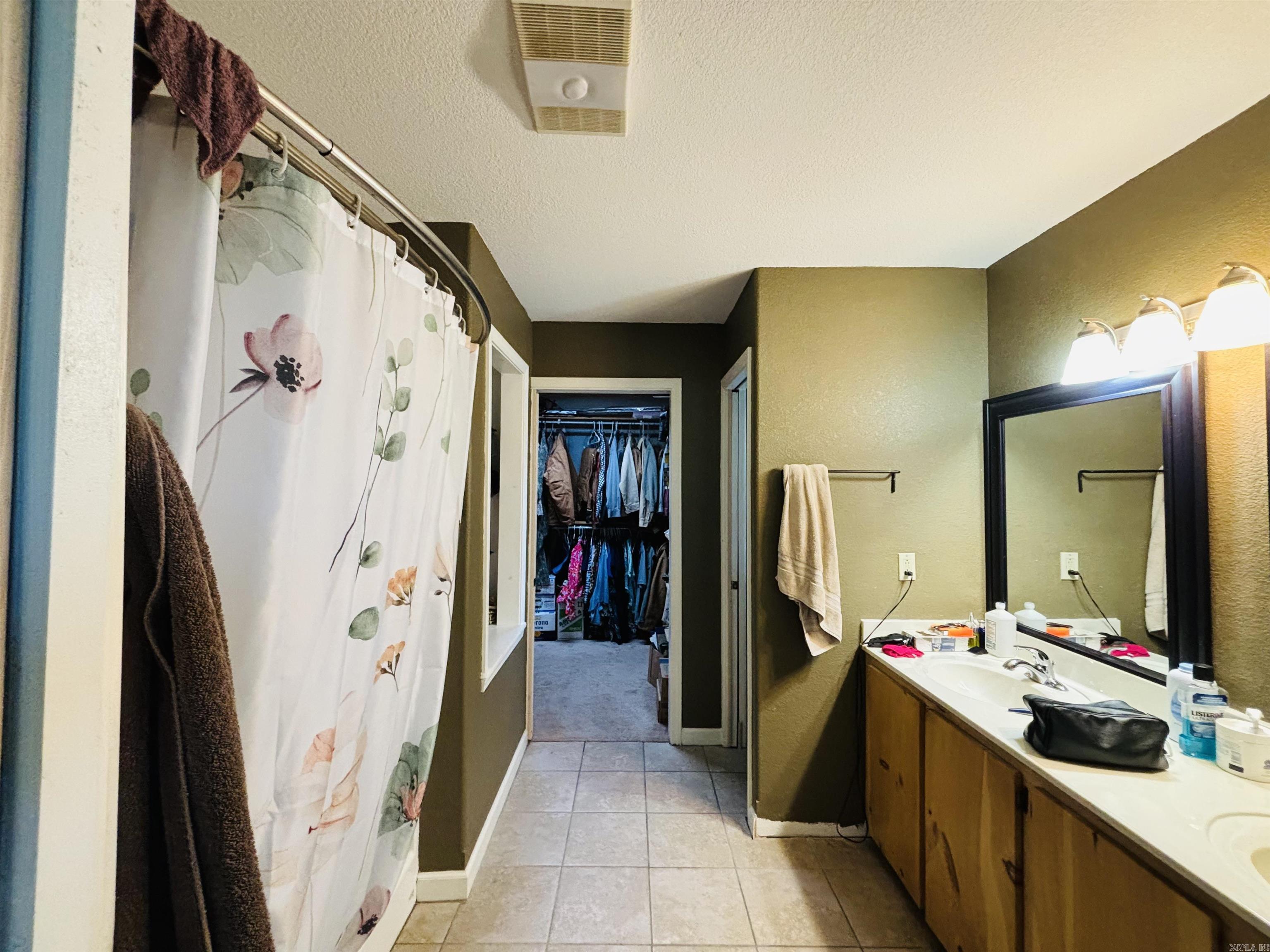 3950  Round Bottom  Mountain View, AR