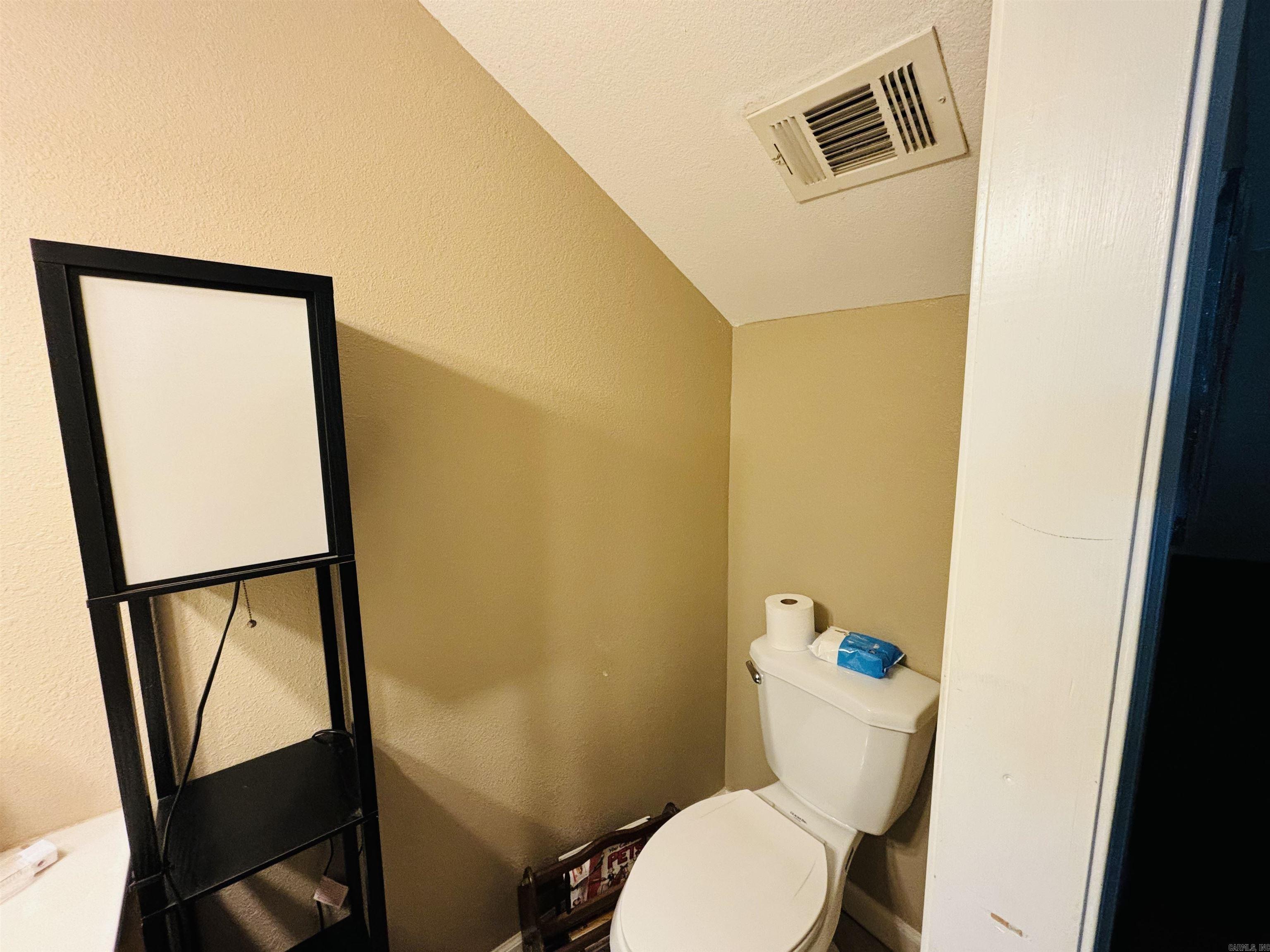 3950  Round Bottom  Mountain View, AR
