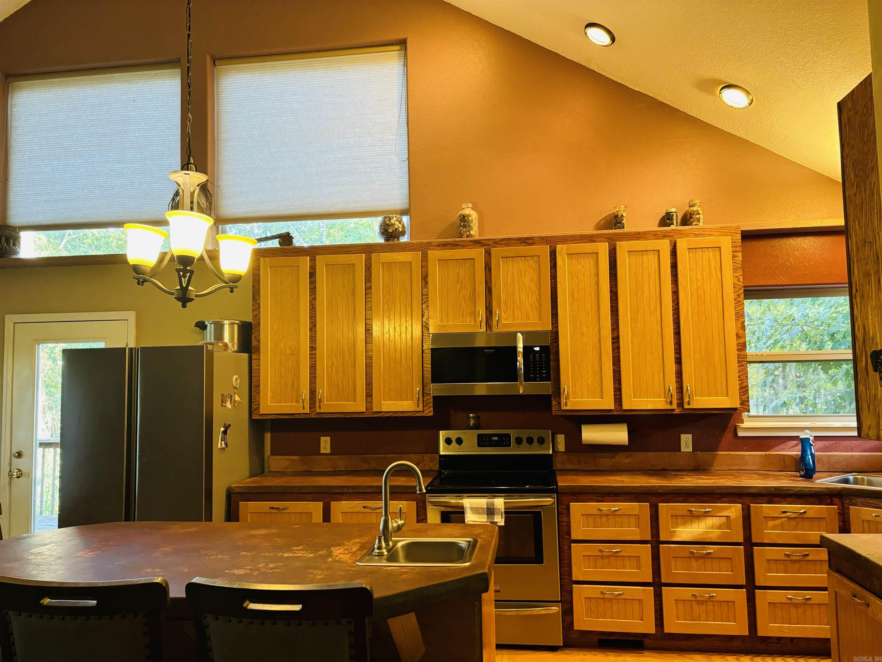 3950  Round Bottom  Mountain View, AR