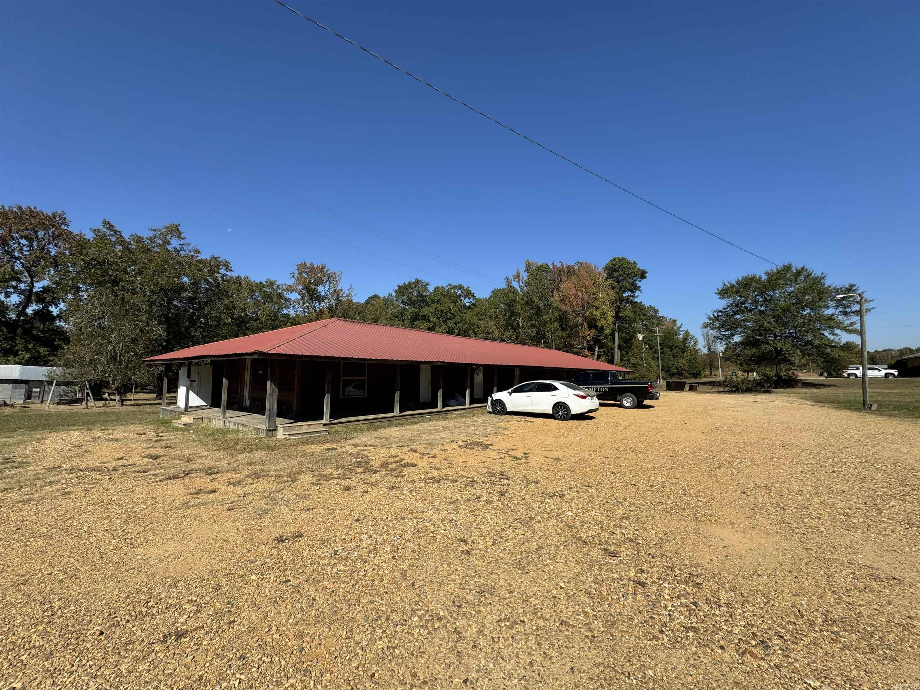 1028 E Main  Hampton, AR