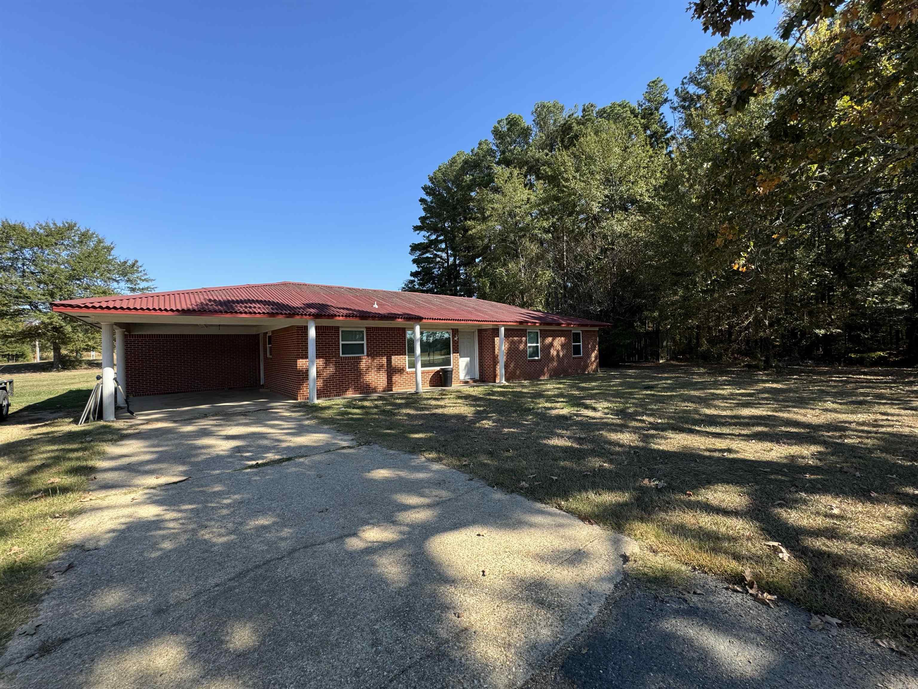 1028 E Main  Hampton, AR