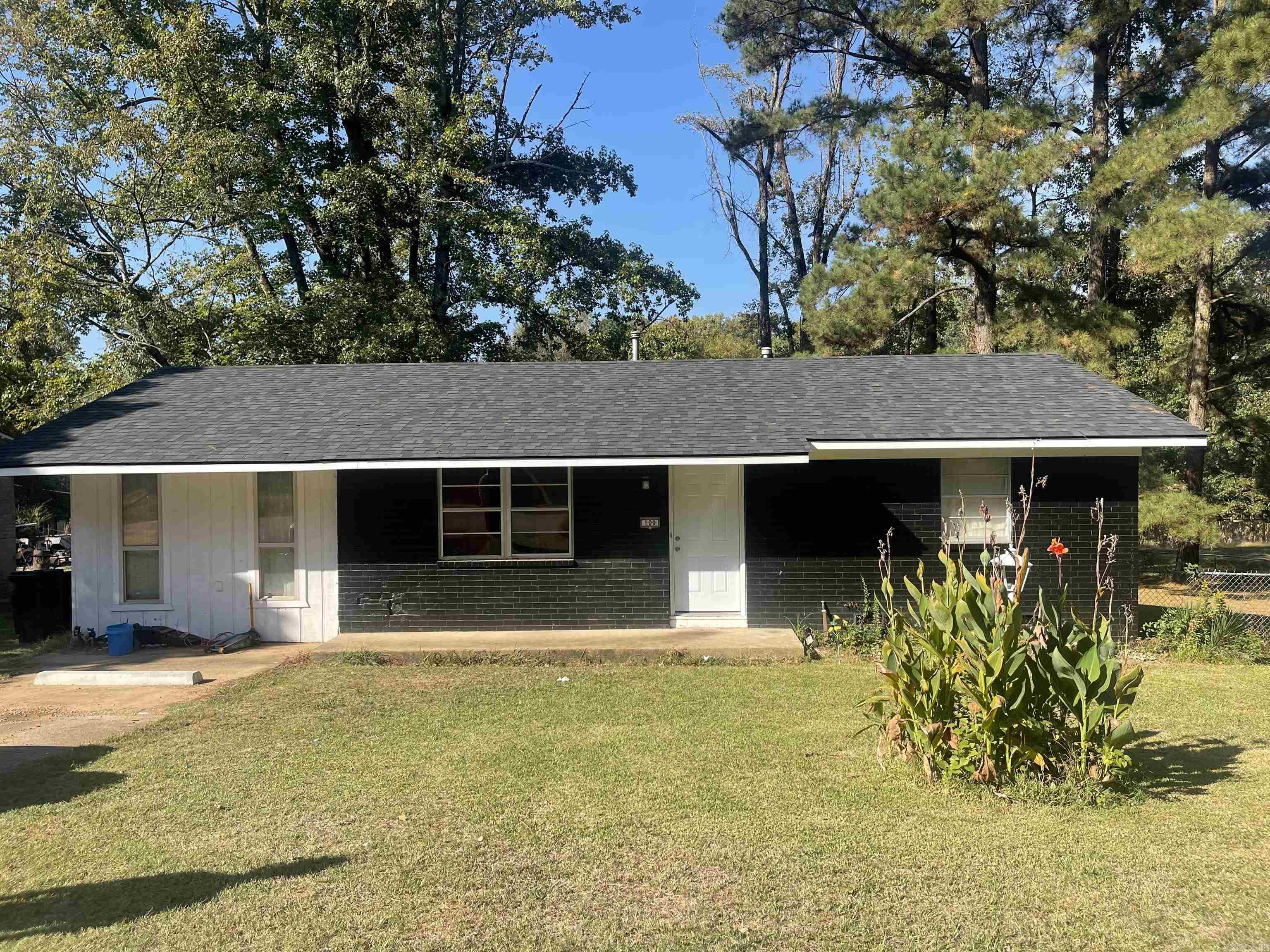 109 W Harvey  De Queen, AR