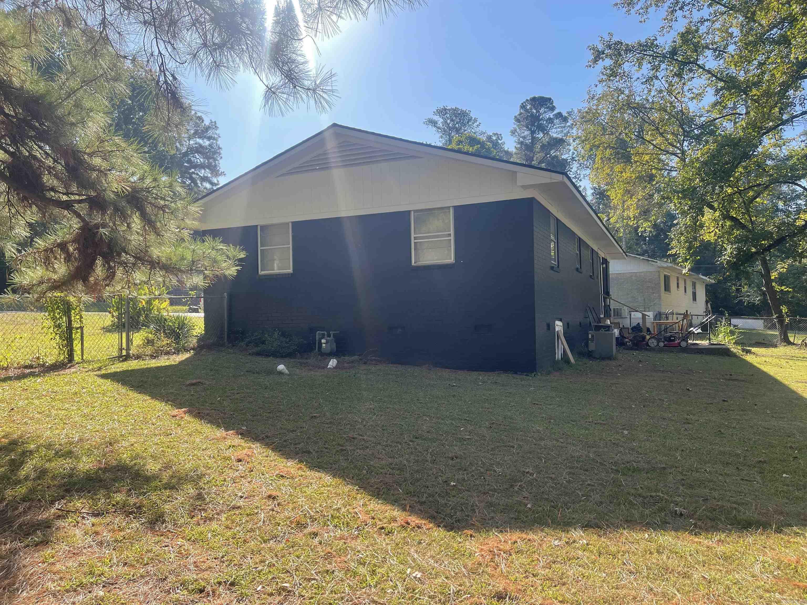 109 W Harvey  De Queen, AR