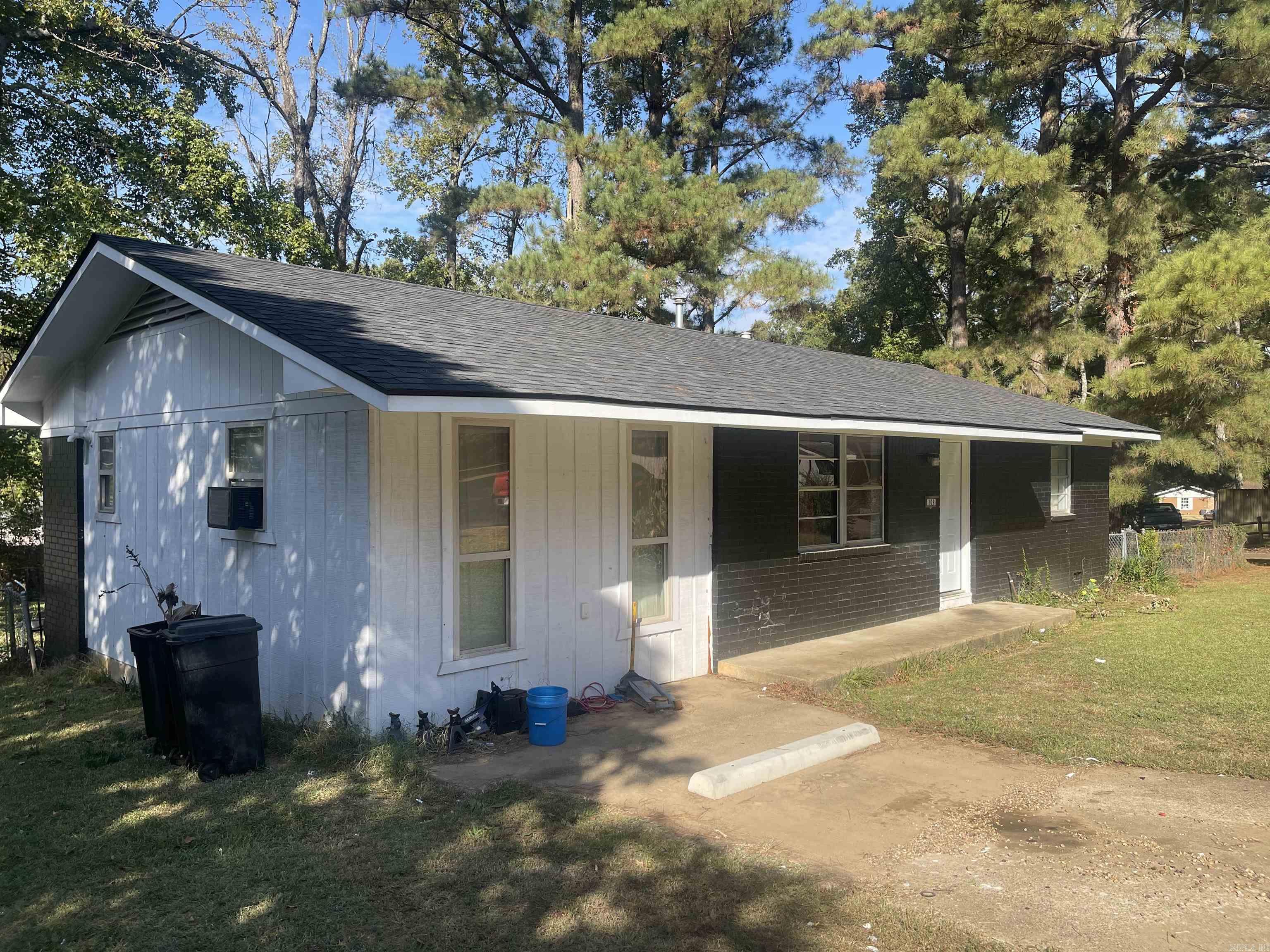 109 W Harvey  De Queen, AR