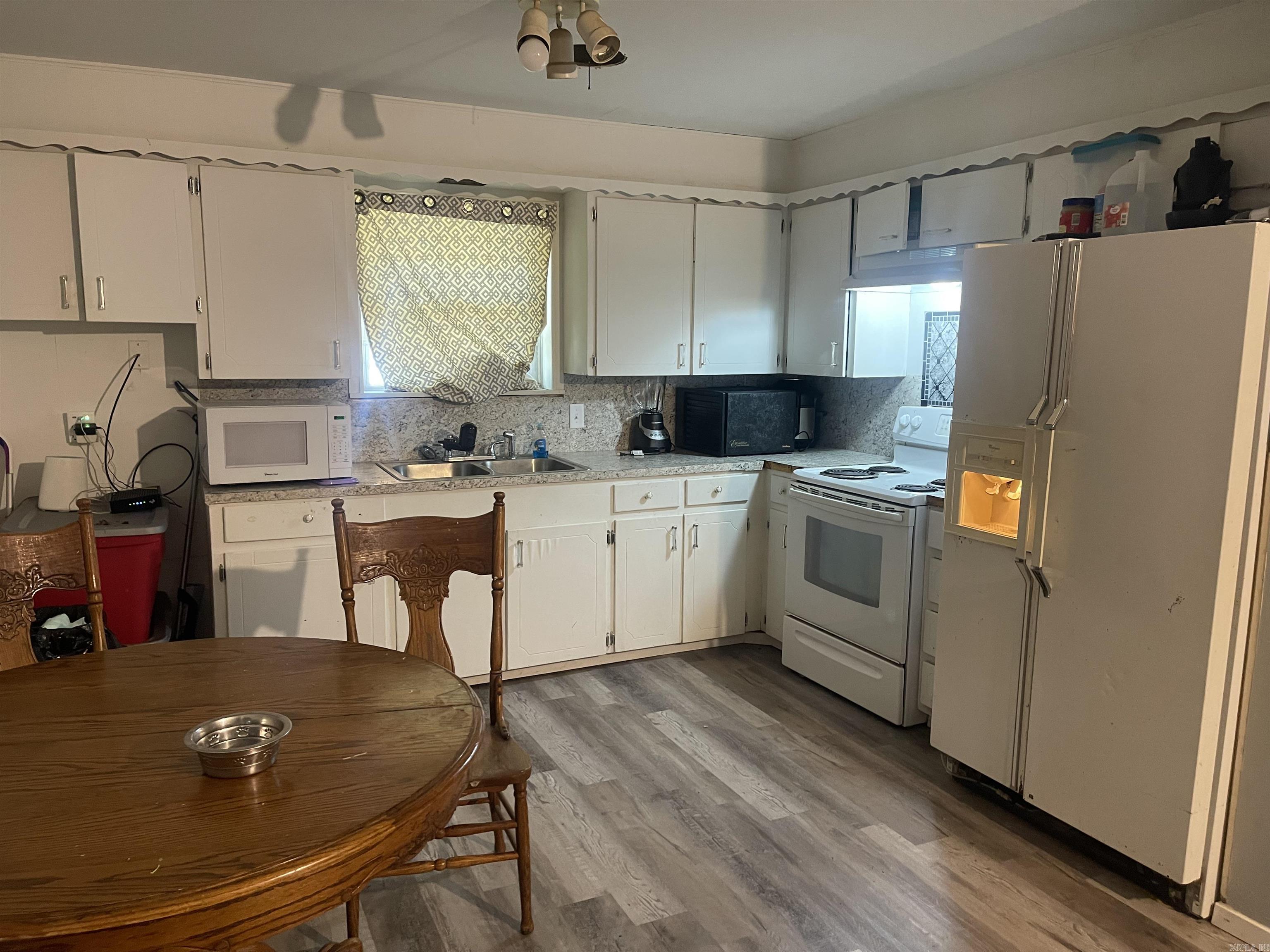 109 W Harvey  De Queen, AR