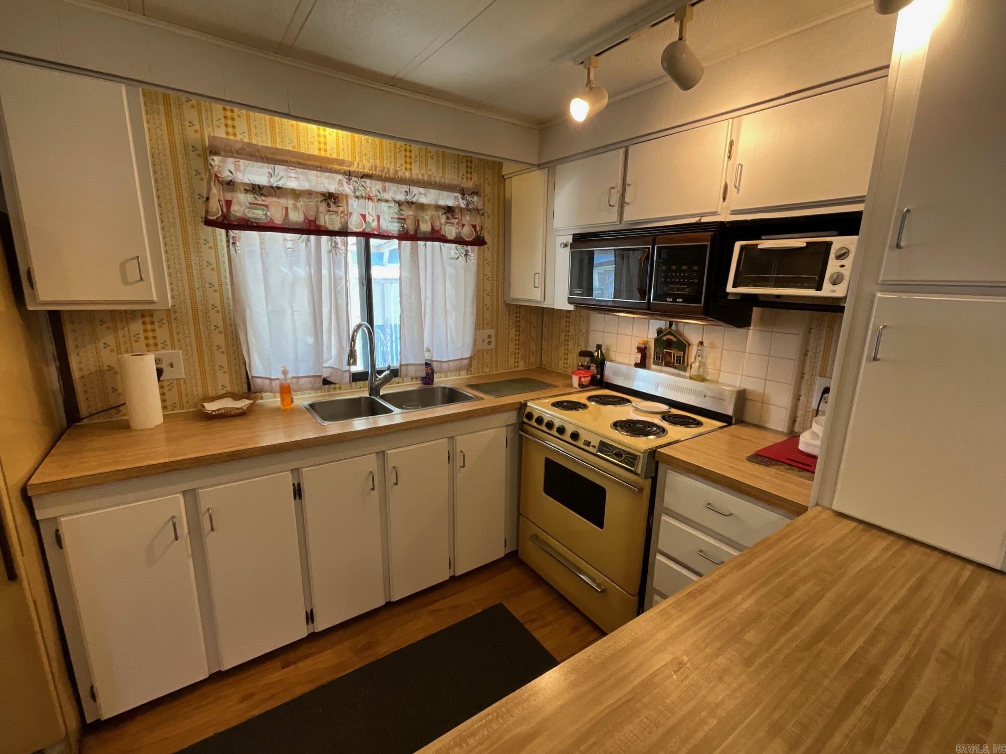 3910  Central  Hot Springs, AR