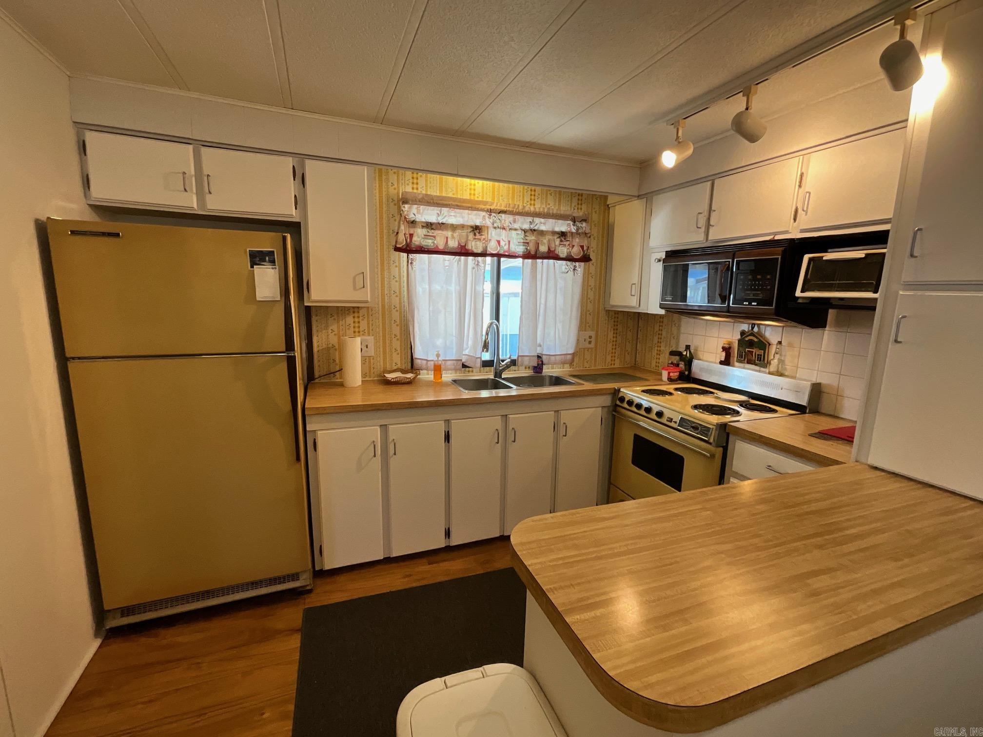 3910  Central  Hot Springs, AR