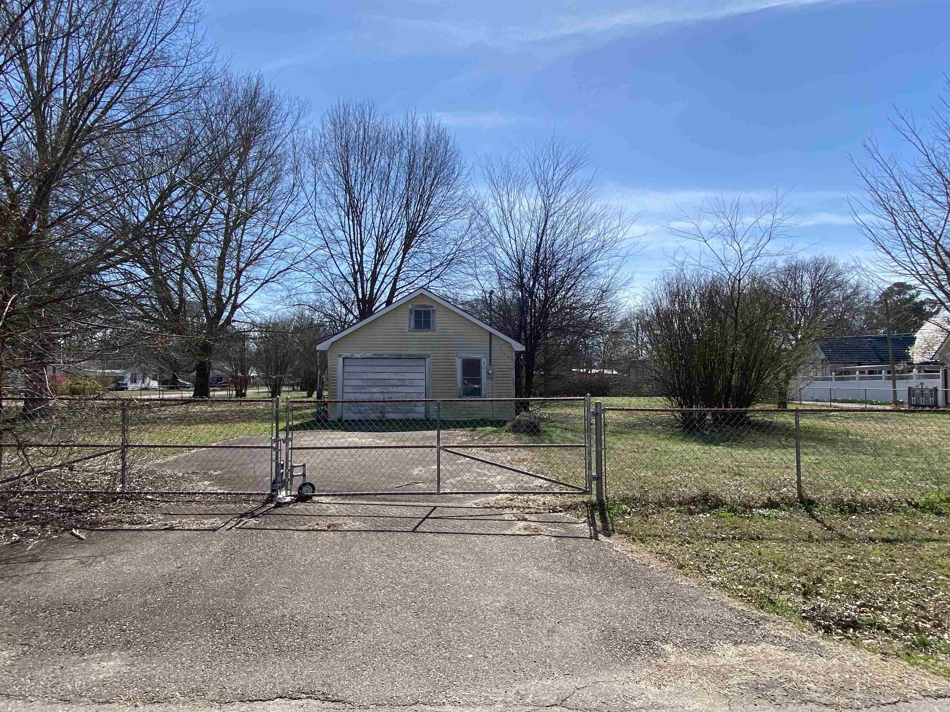 709 S 2nd Avenue Murfreesboro, AR 71958