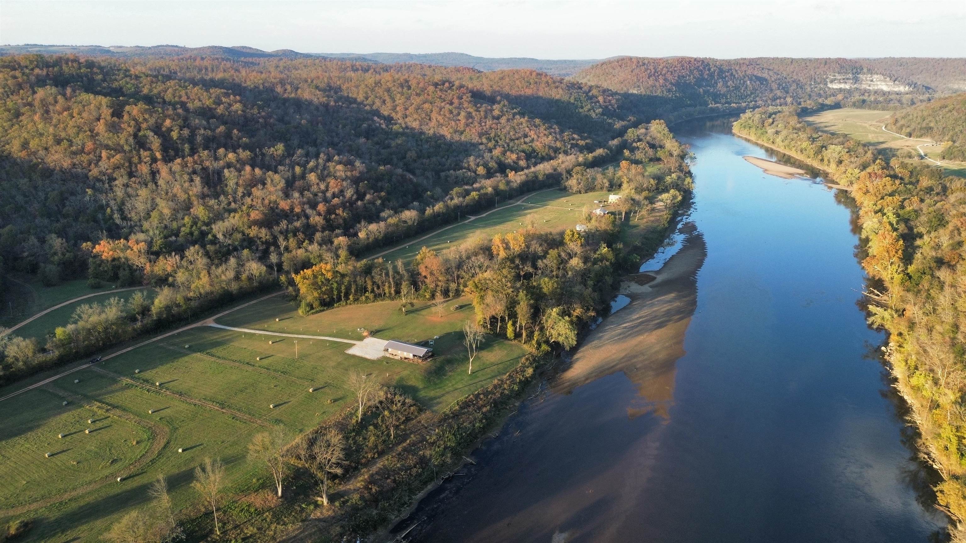 15 W School House Hollow Road  Melbourne, AR