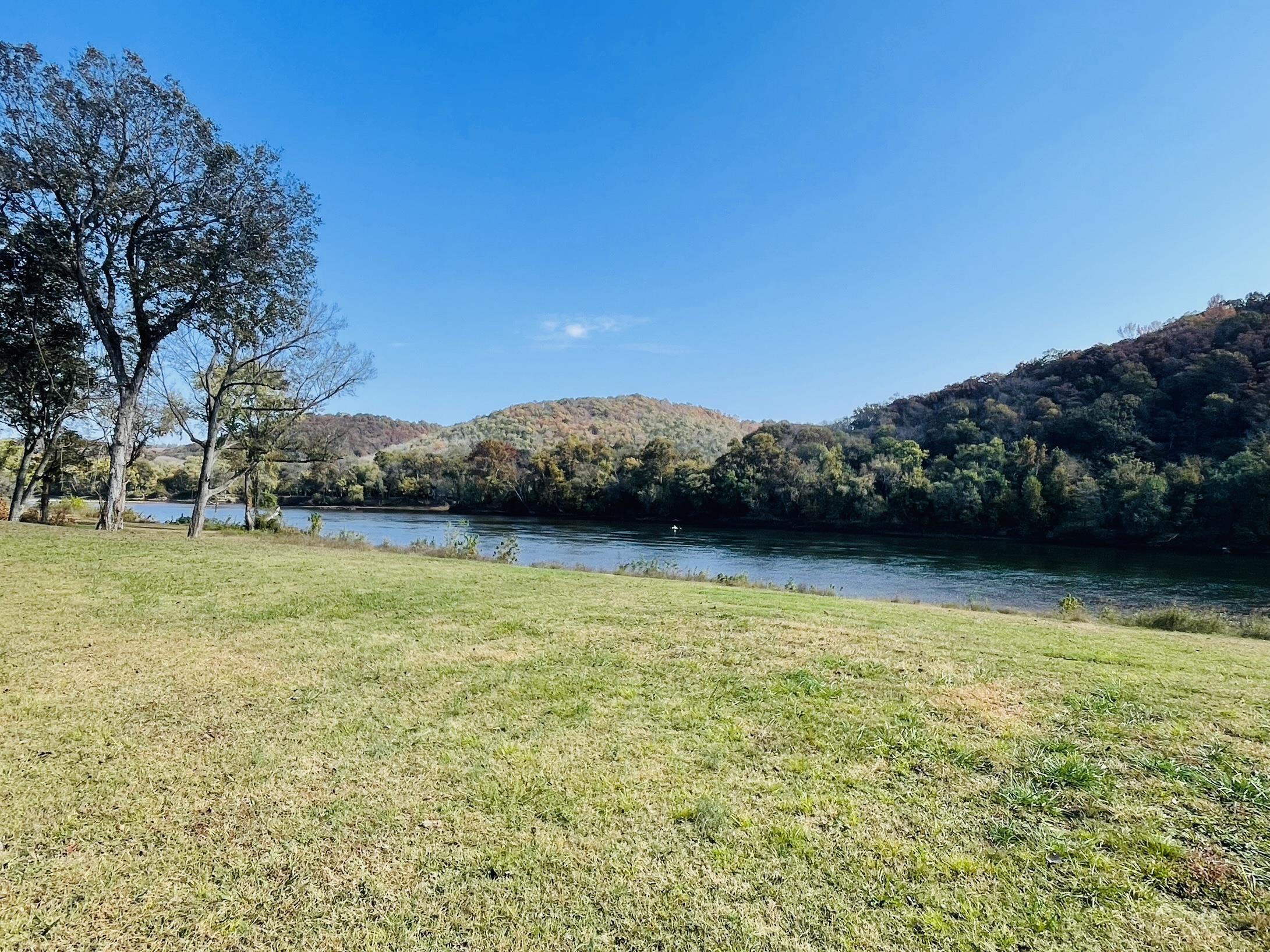 15 W School House Hollow Road  Melbourne, AR