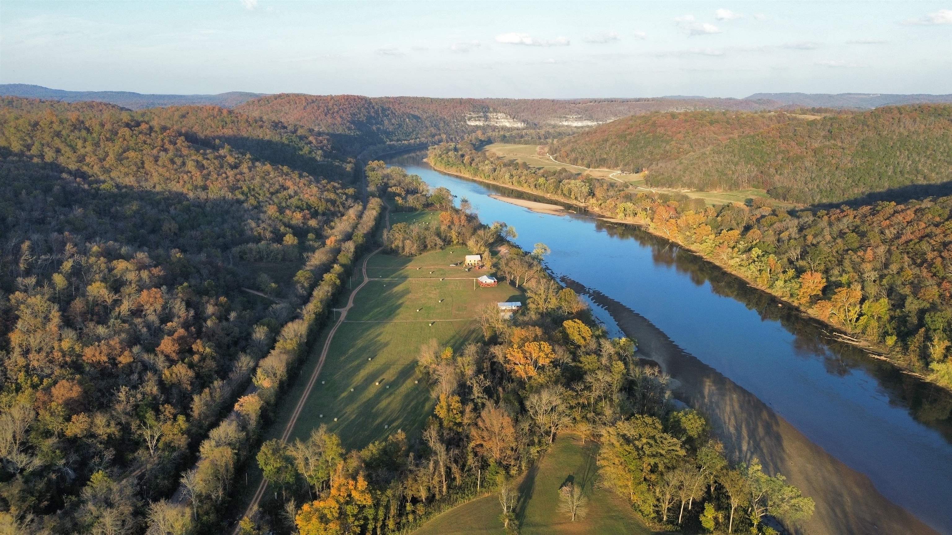 15 W School House Hollow Road  Melbourne, AR