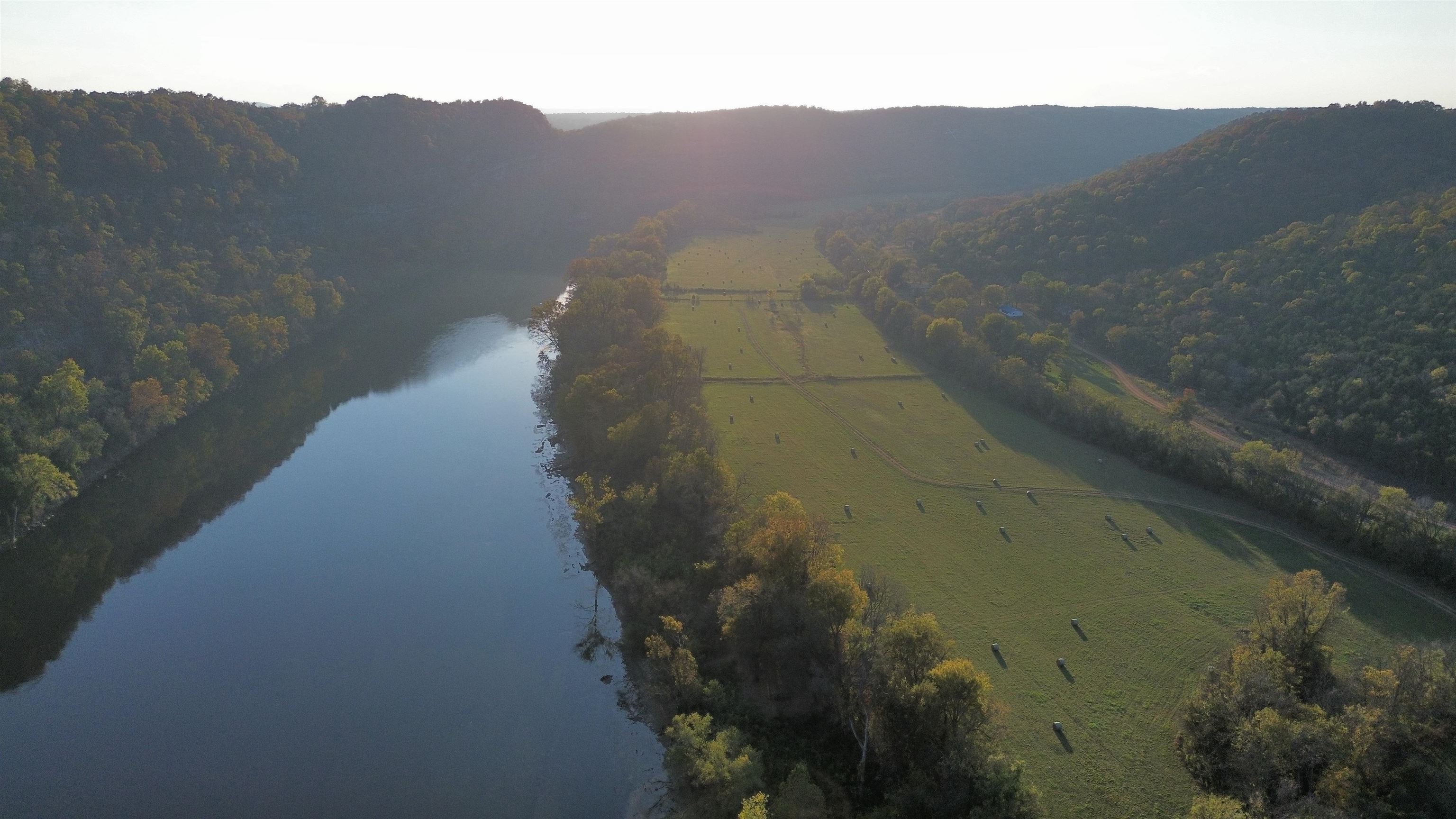 15 W School House Hollow Road  Melbourne, AR