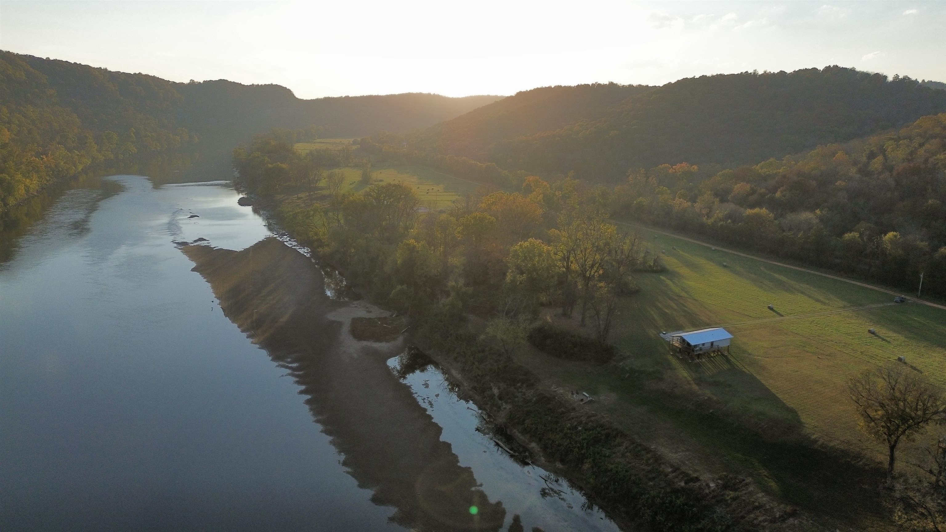 15 W School House Hollow Road  Melbourne, AR