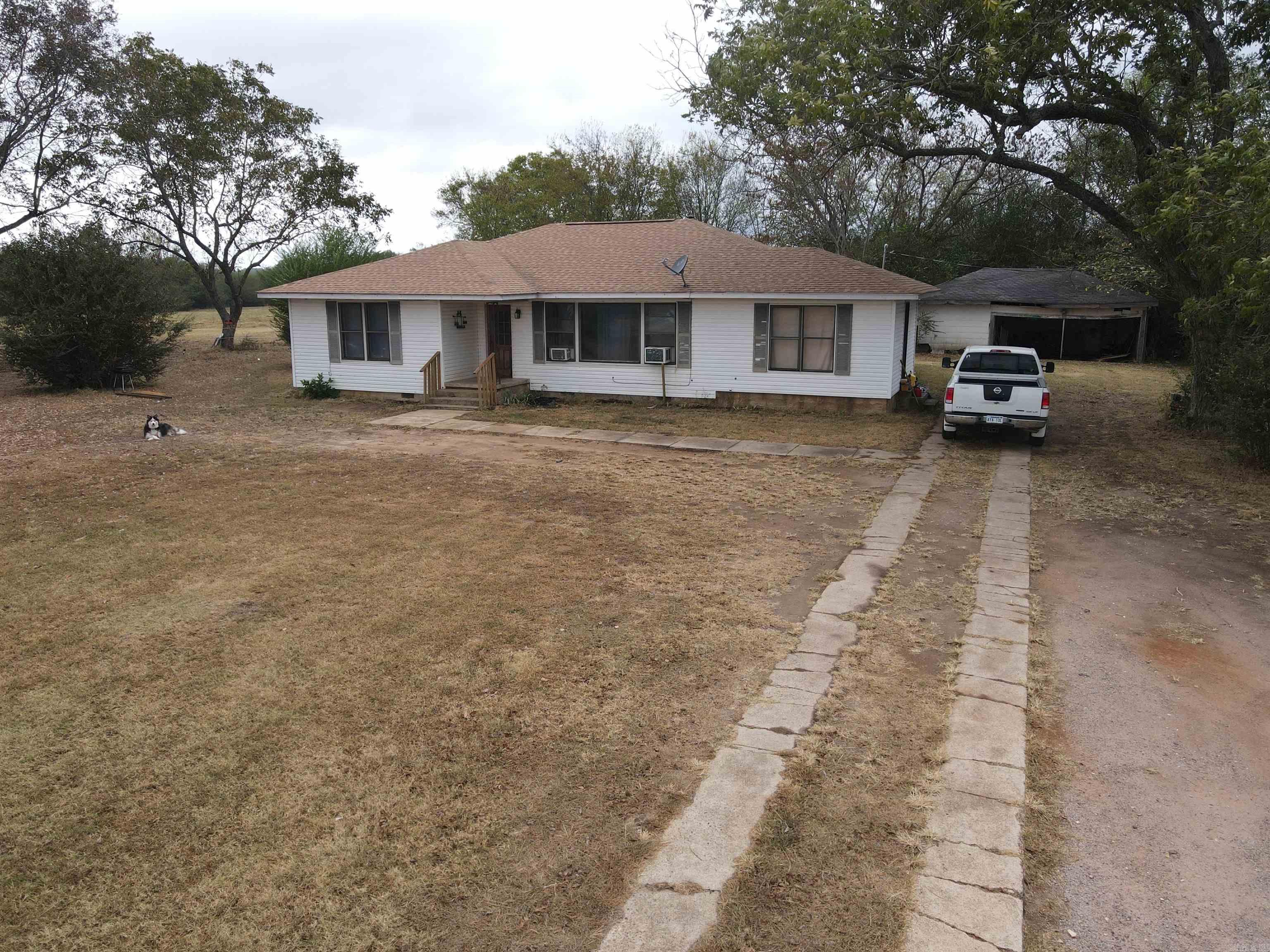 1419 S Hwy 27  Nashville, AR