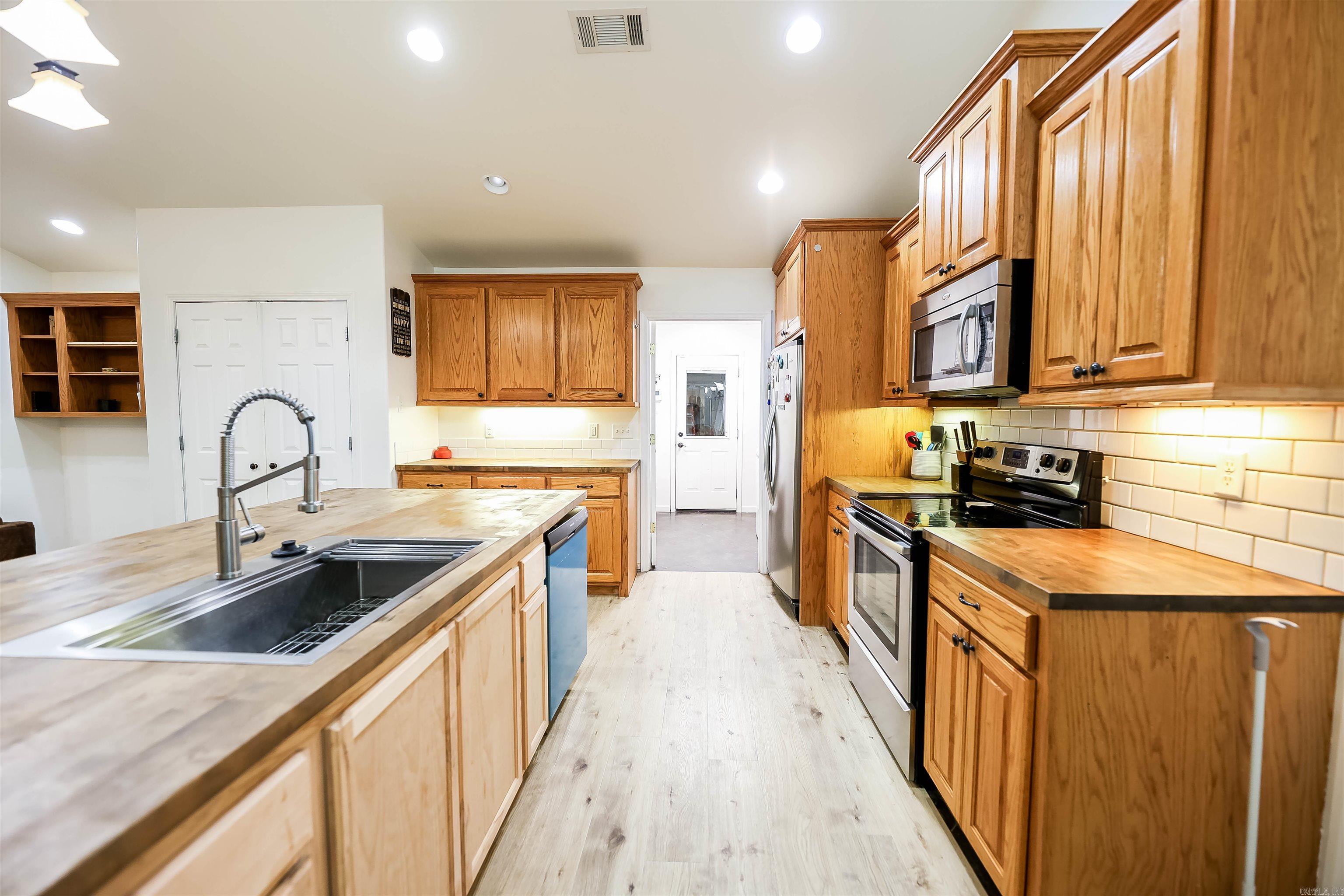 169 Whispering Oak Cir El Dorado, AR 71730
