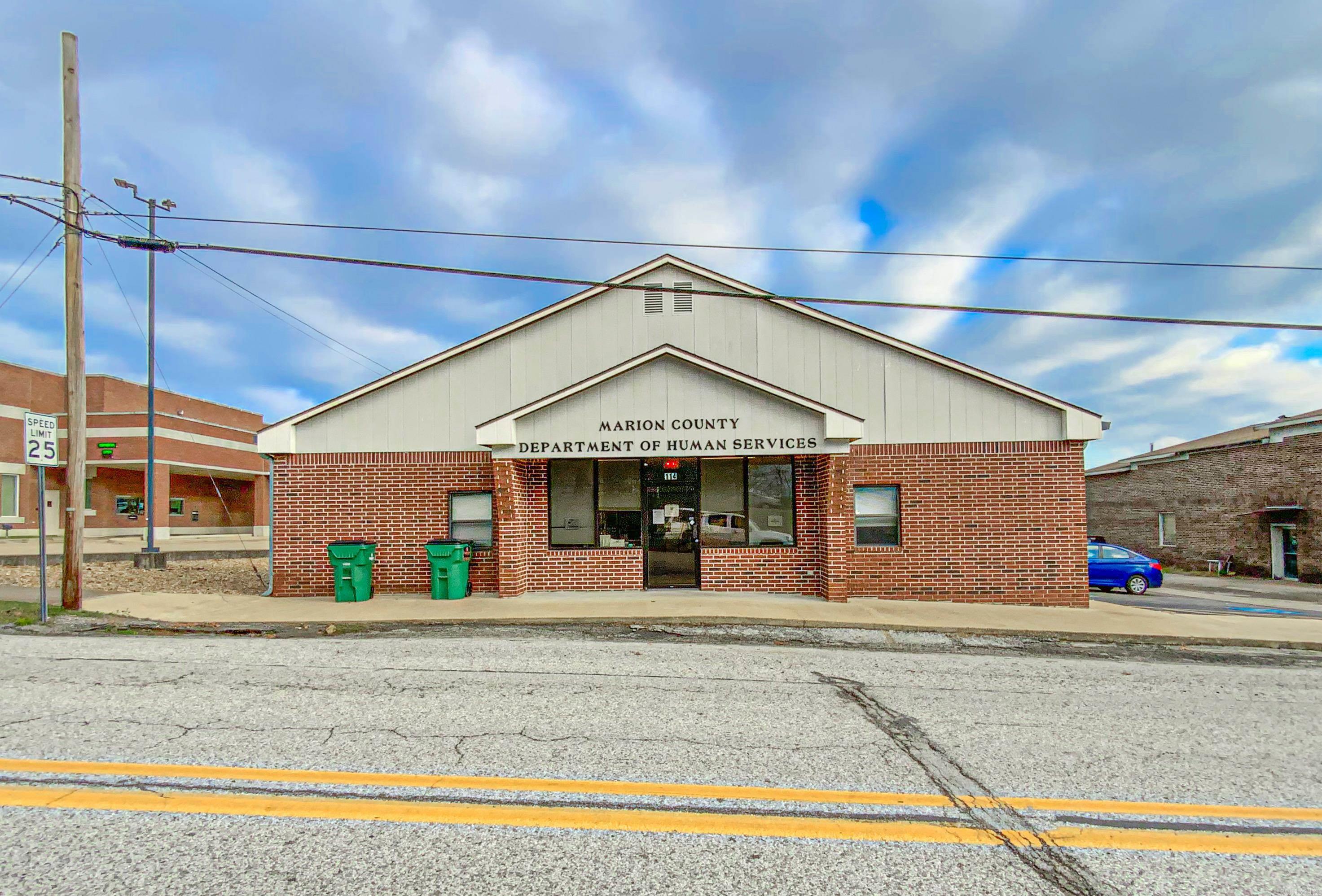 114 E Old Main  Yellville, AR