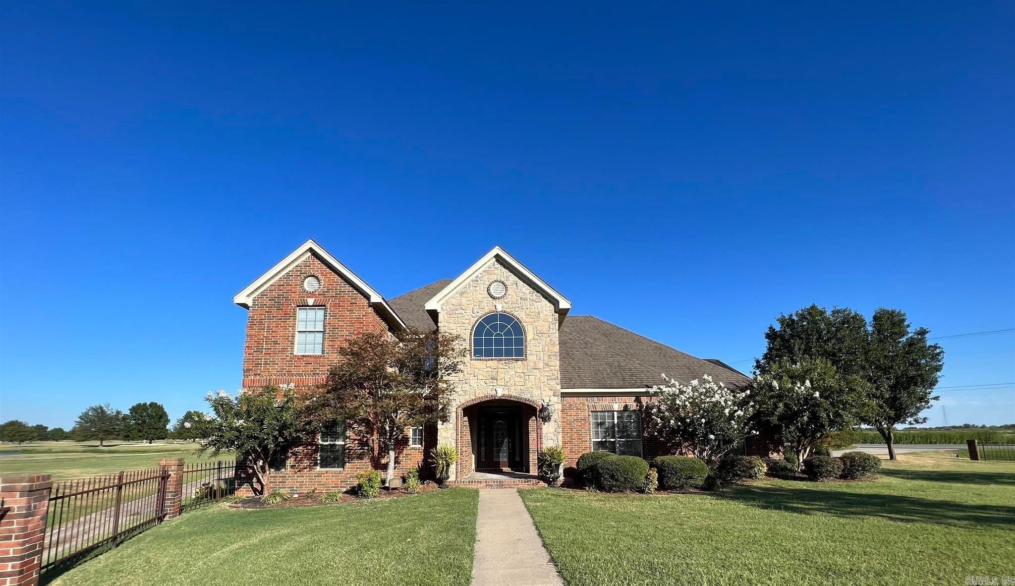 1715  Club Cove  Stuttgart, AR