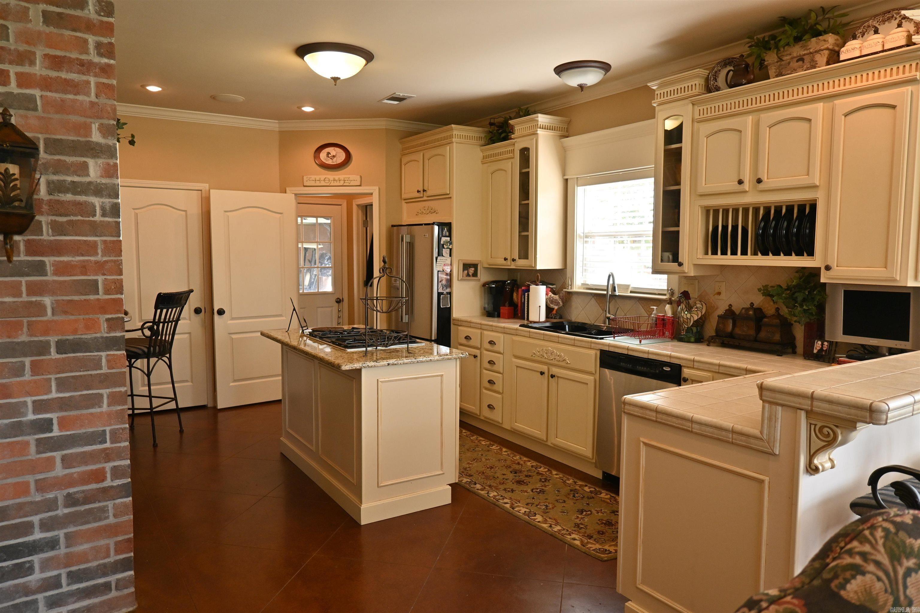 1715  Club Cove  Stuttgart, AR