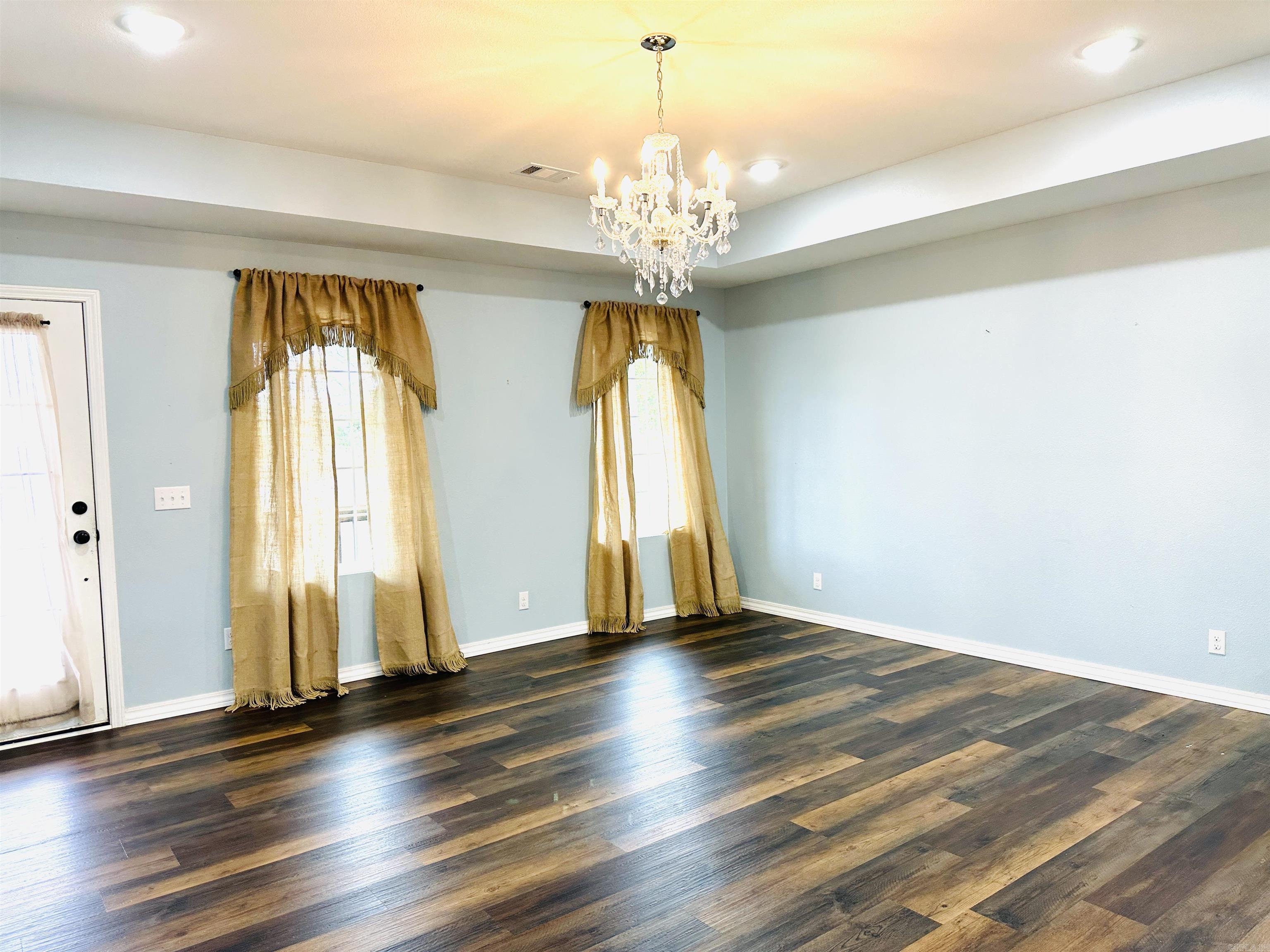 1364  CR 3561  Clarksville, AR