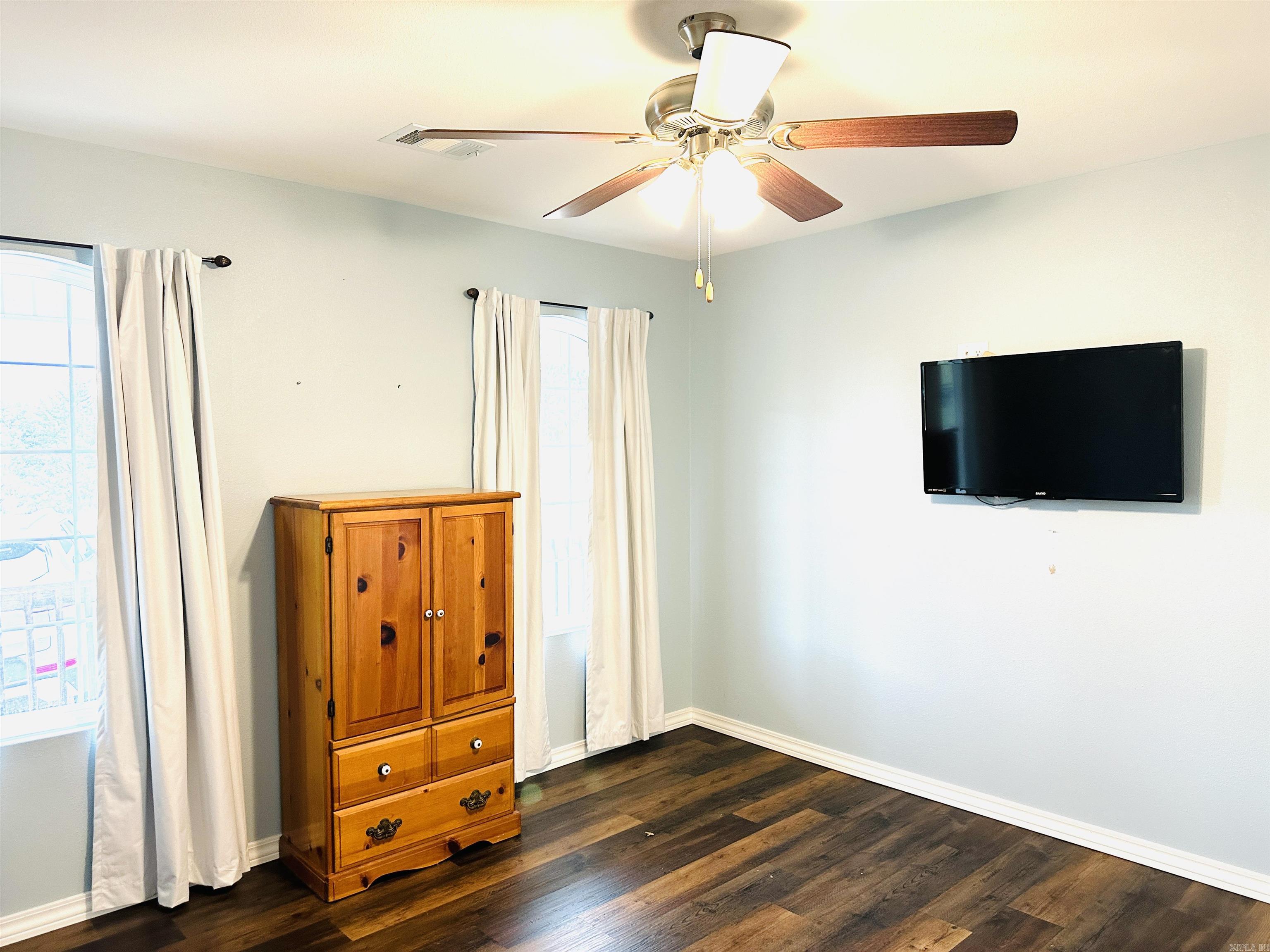 1364  CR 3561  Clarksville, AR