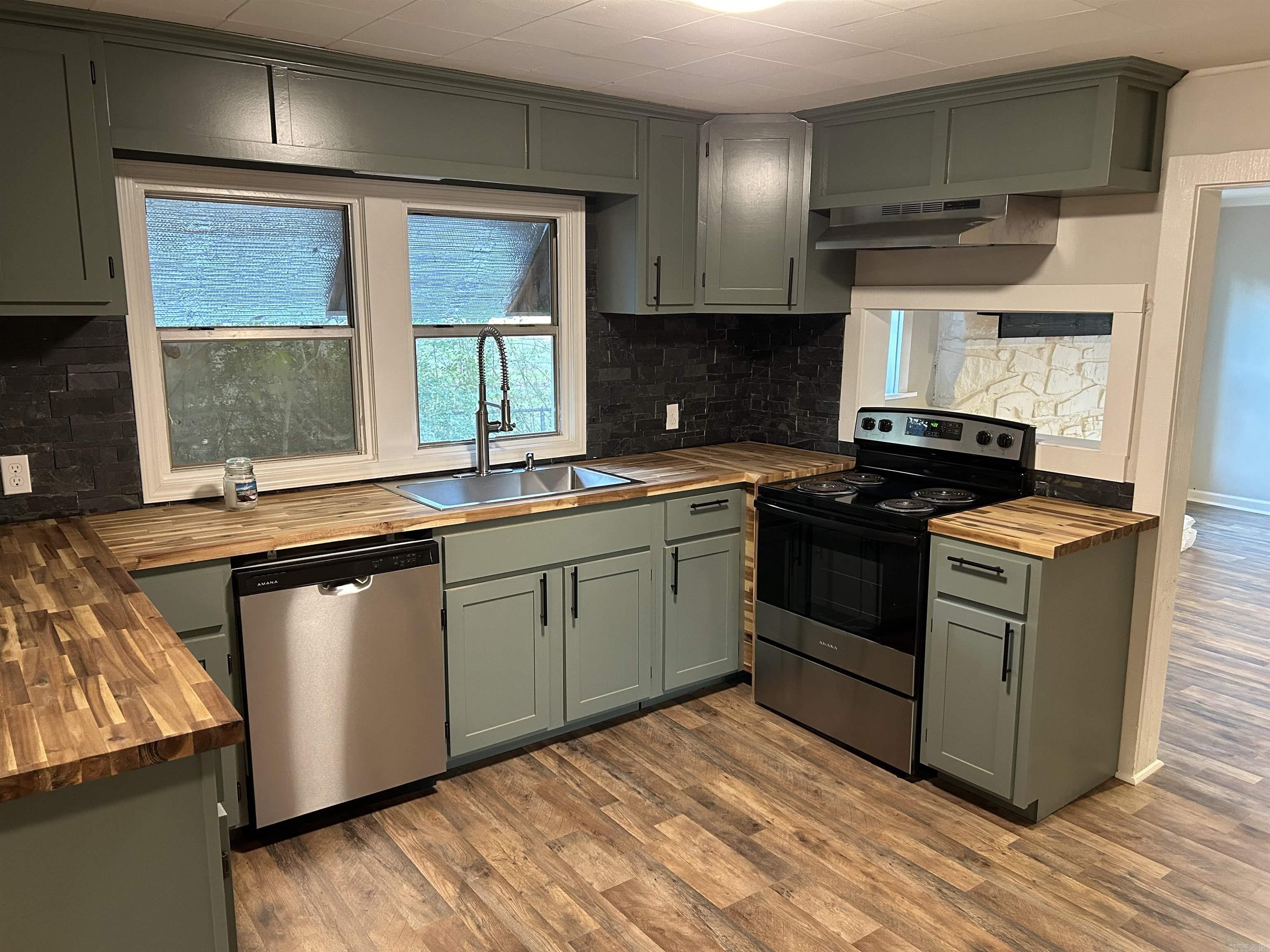13 E Main  Greenbrier, AR