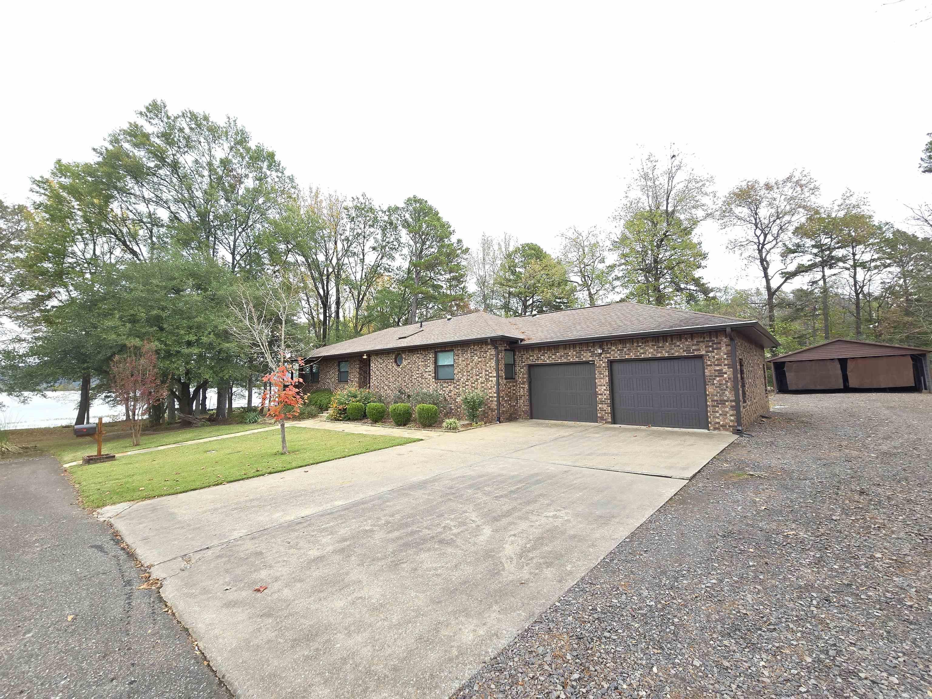 112  Lake Shore  Russellville, AR