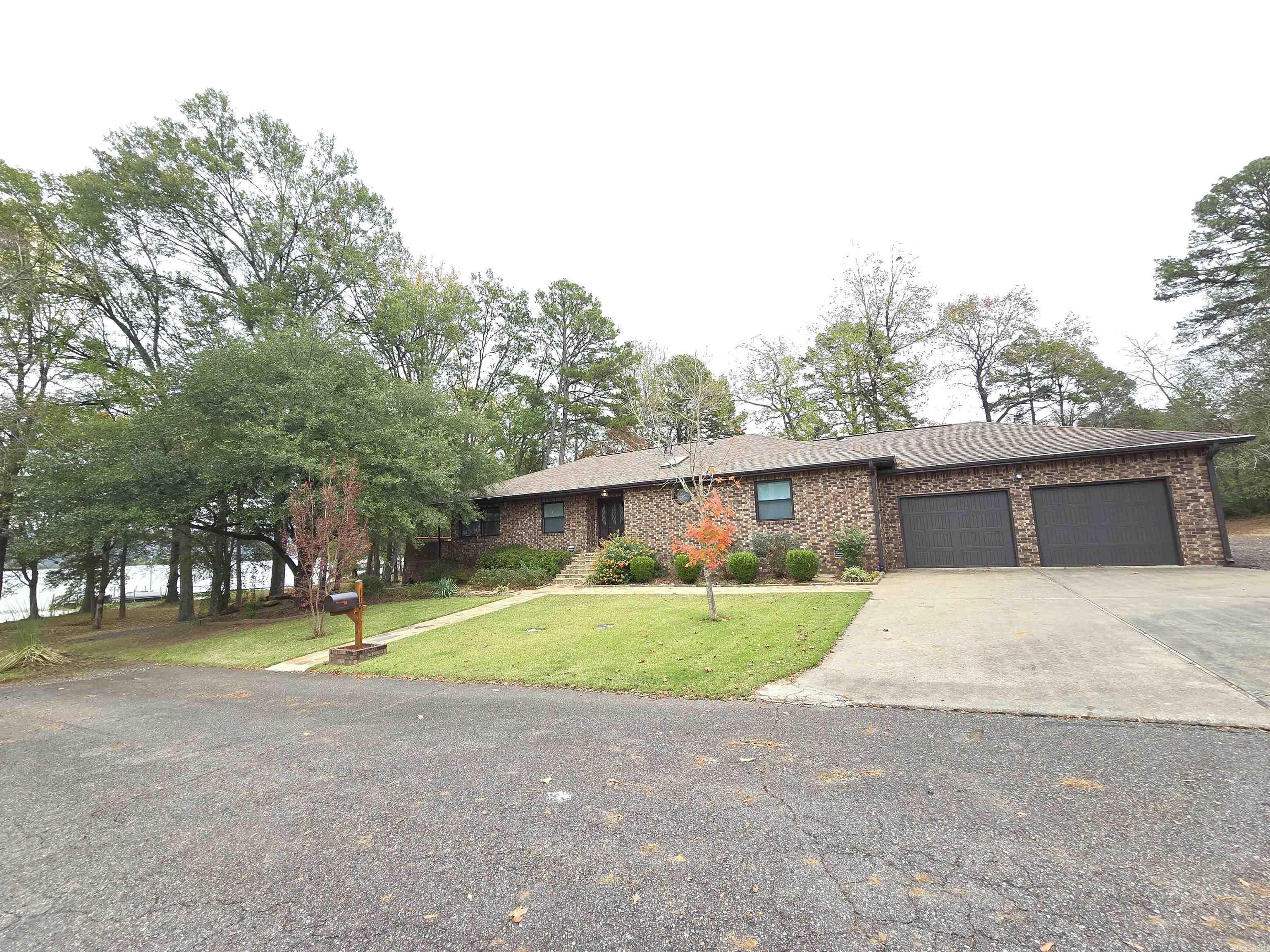 112  Lake Shore  Russellville, AR