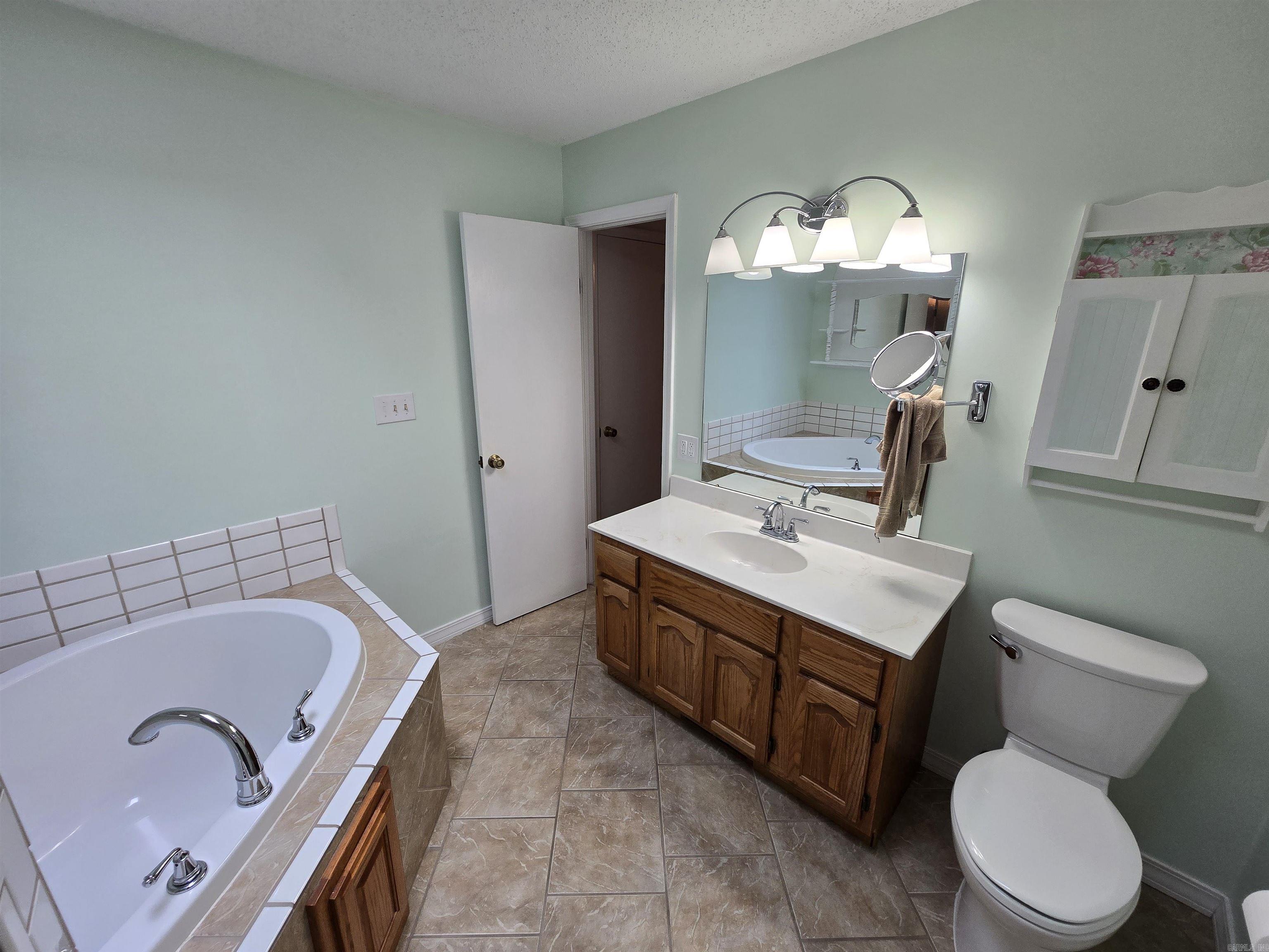 112  Lake Shore  Russellville, AR