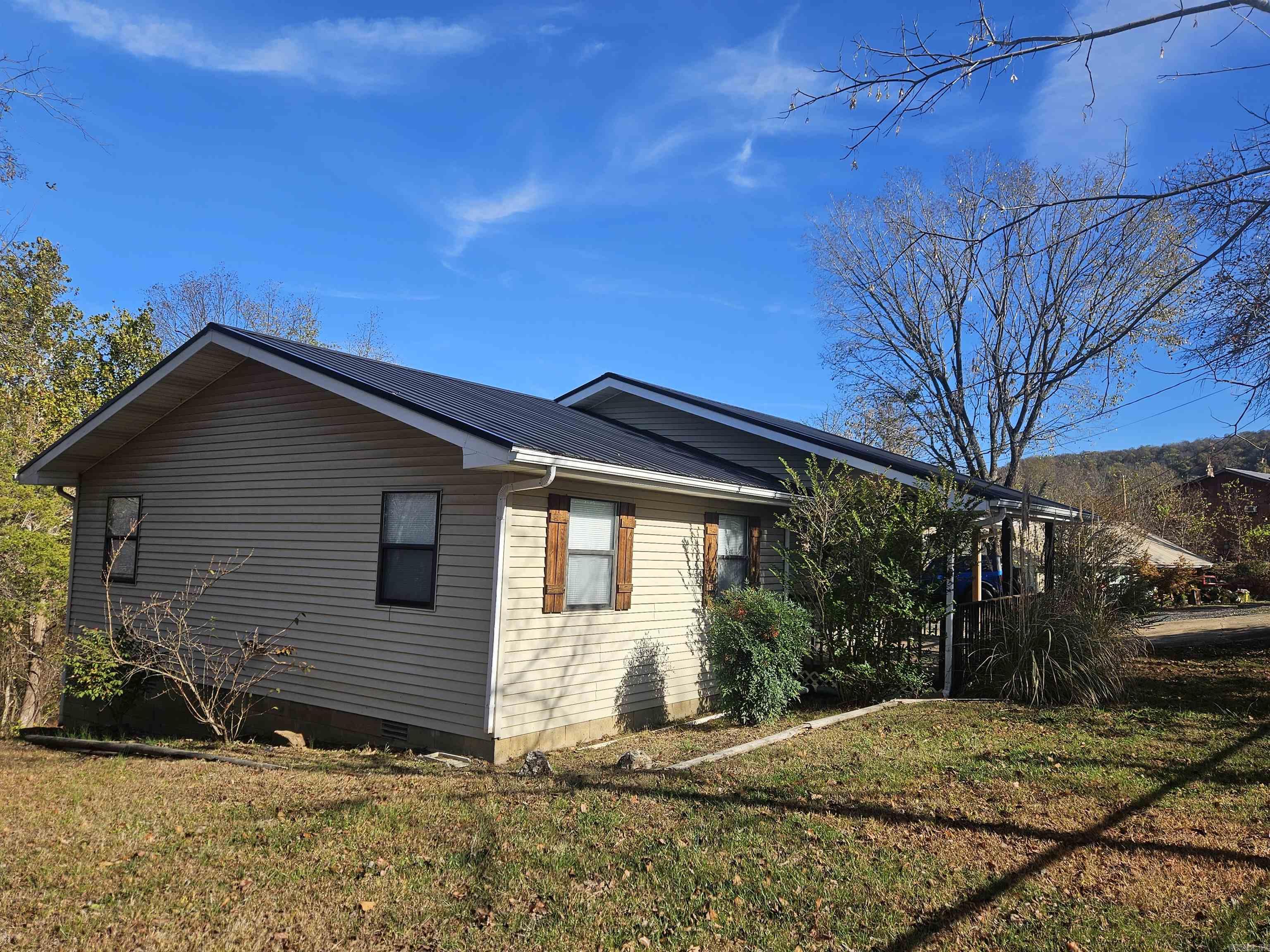211 N 27 Highway Marshall, AR 72650