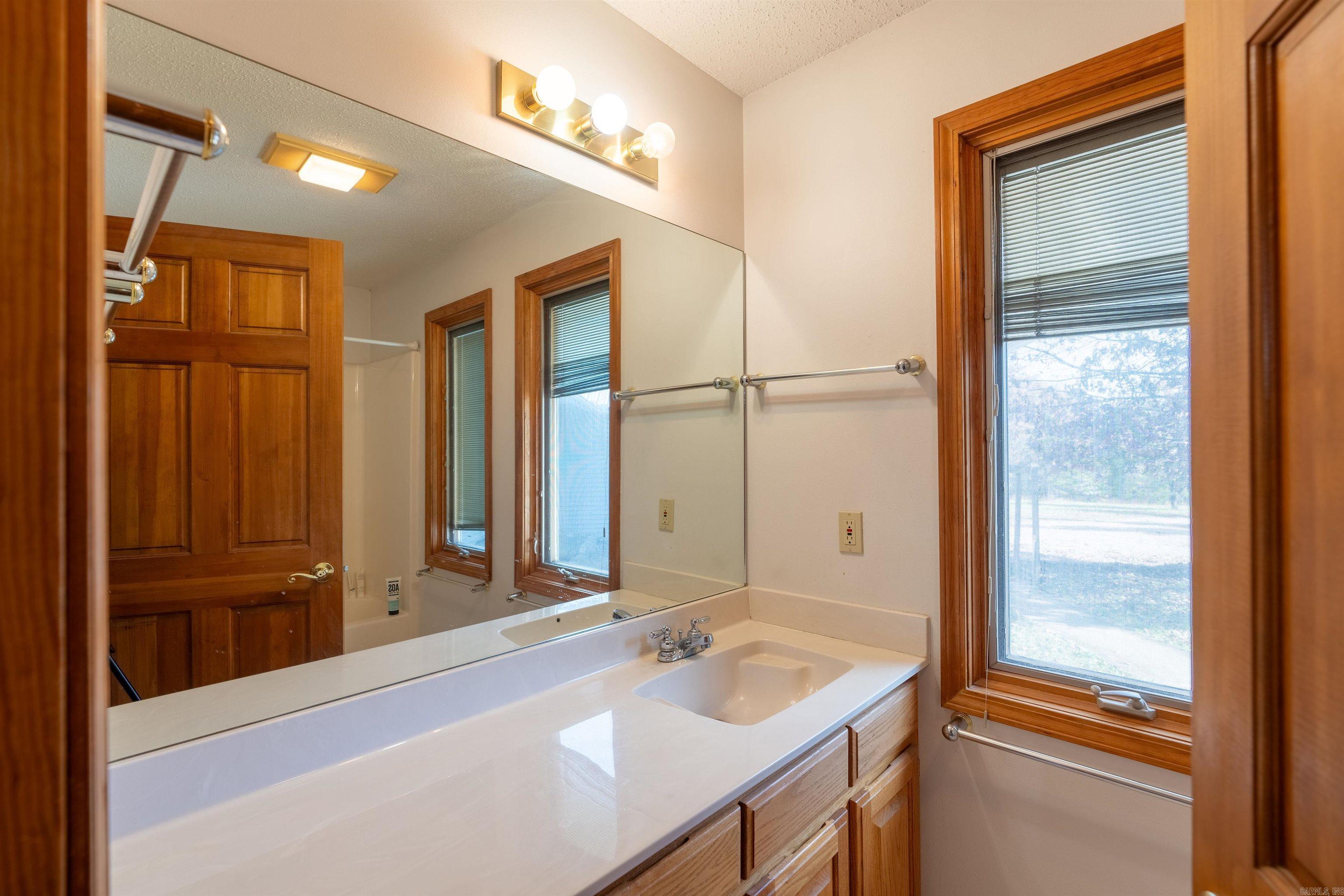 989 N Bayou Road Concord, AR 72523