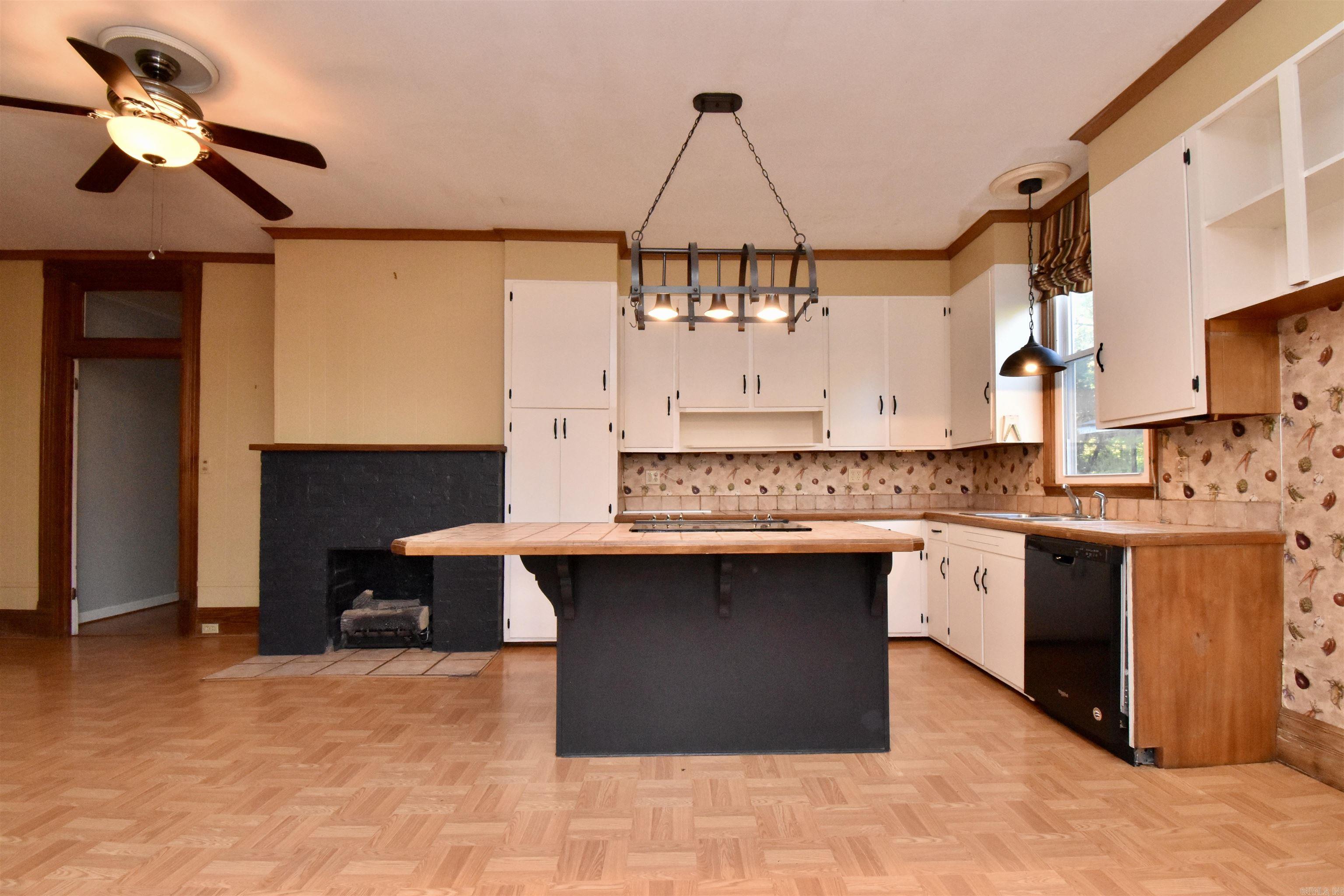 1102  Walker  Helena, AR