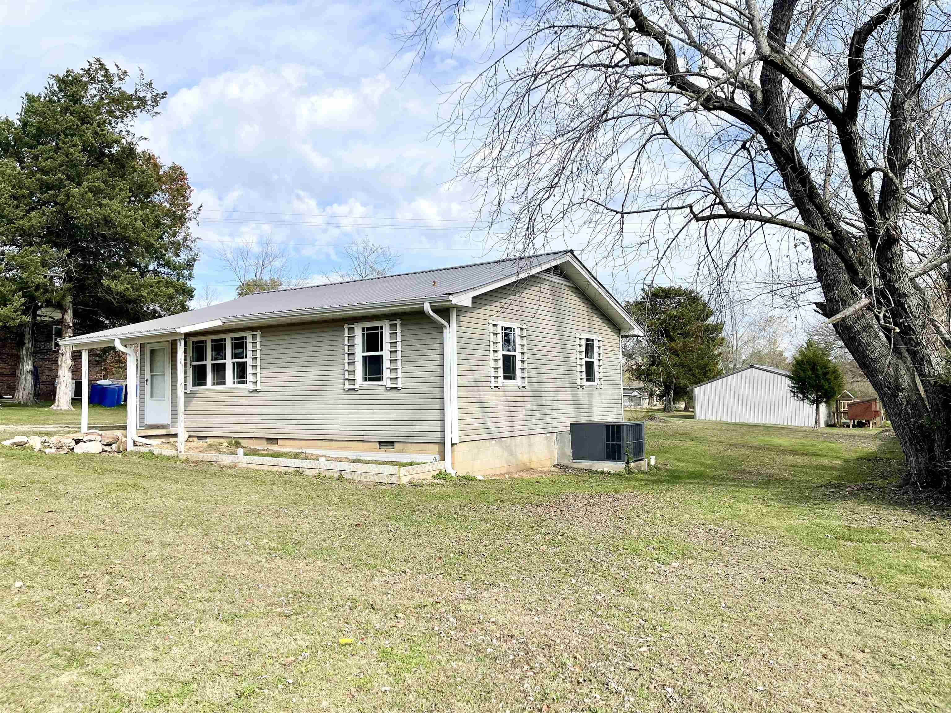 109  Roberts  Salem, AR