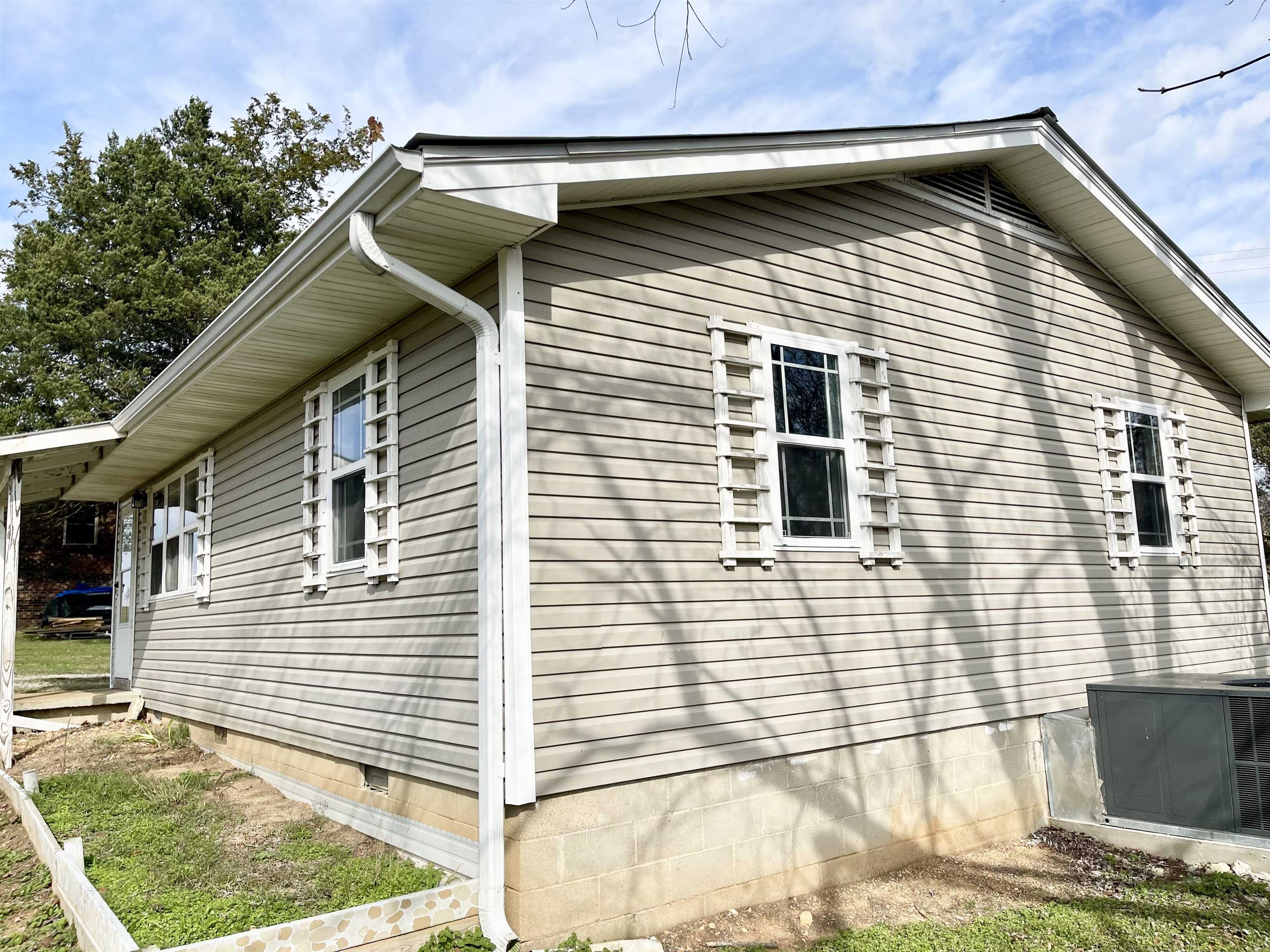 109  Roberts  Salem, AR