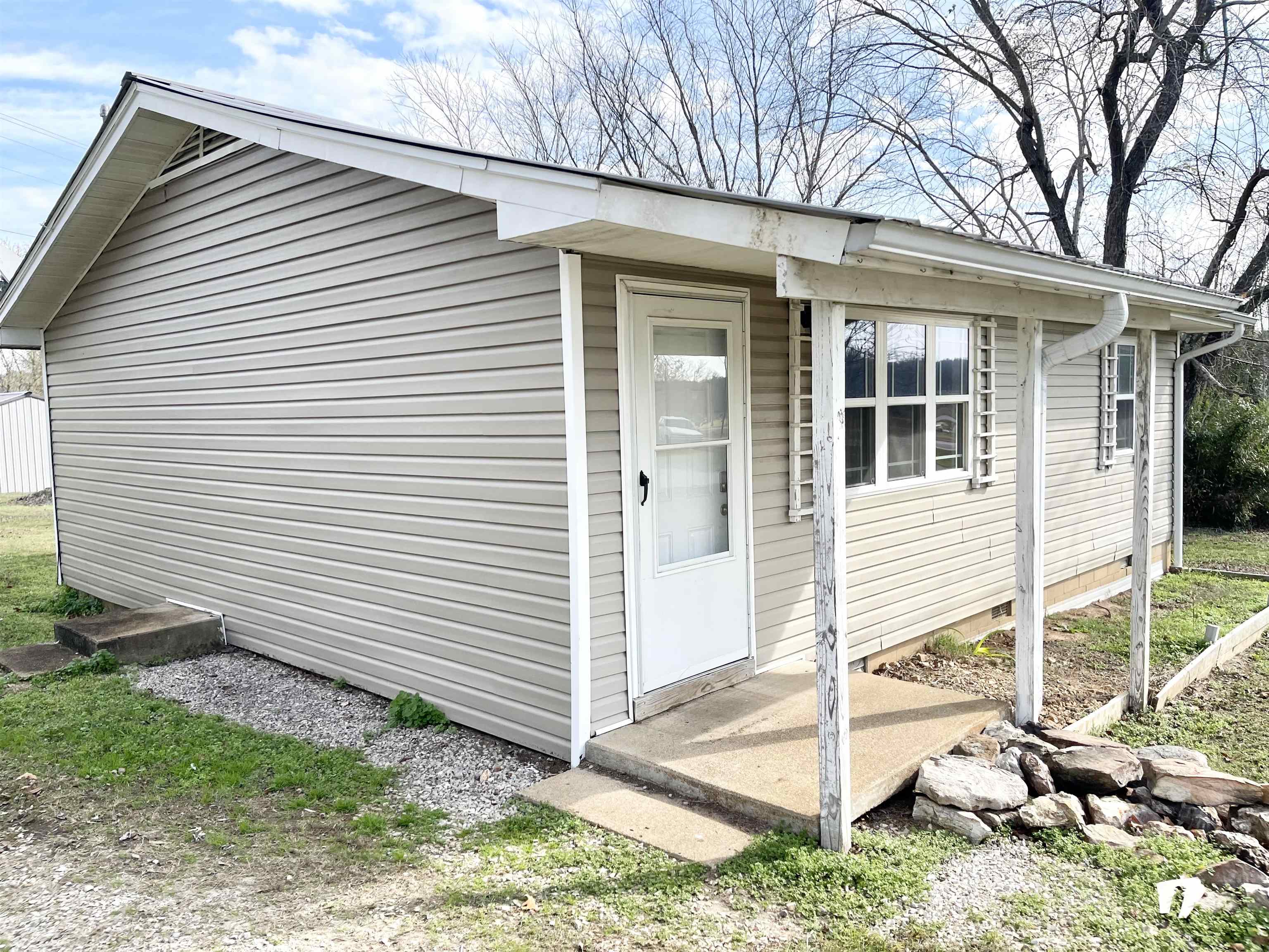 109  Roberts  Salem, AR