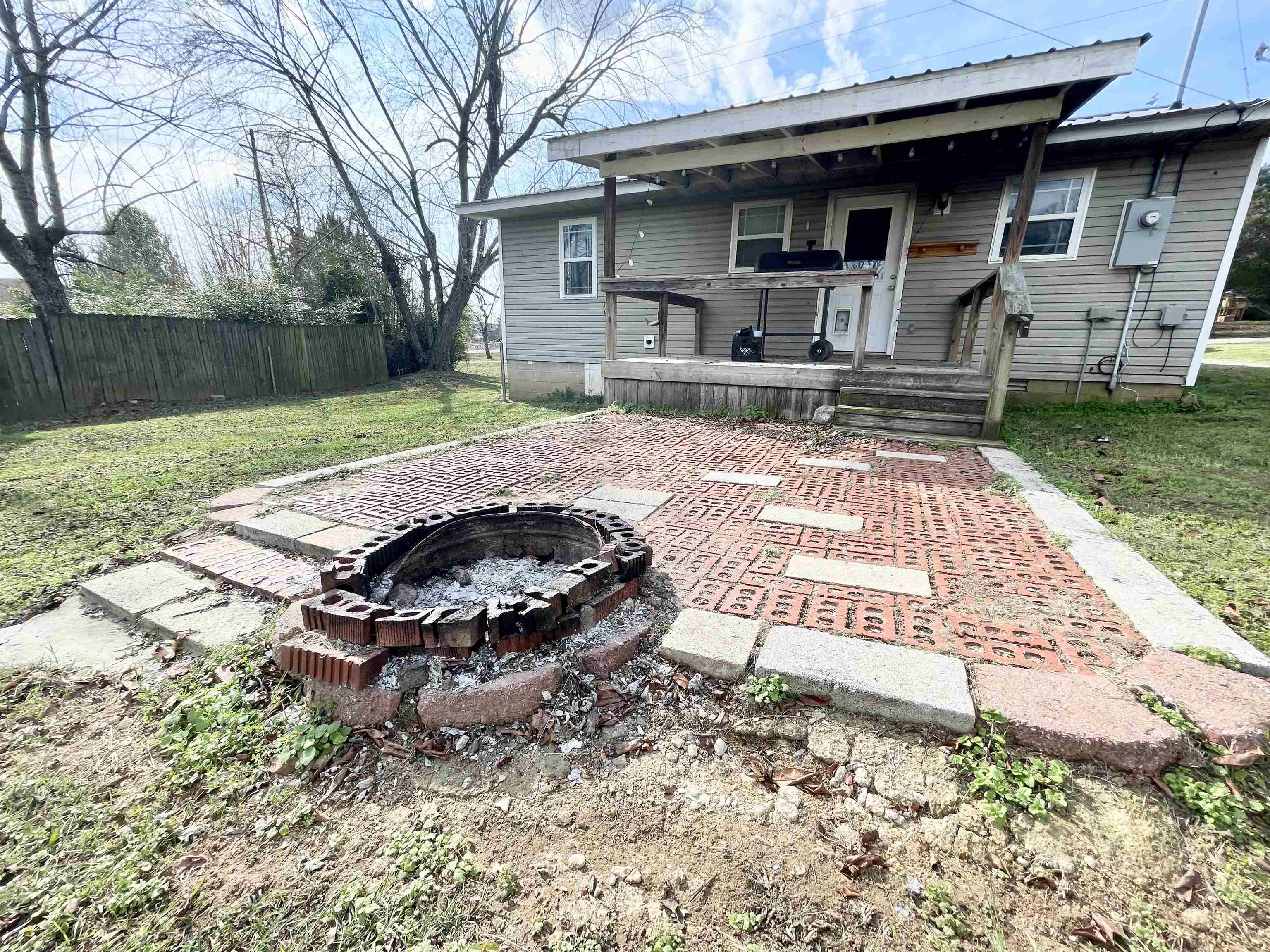 109  Roberts  Salem, AR