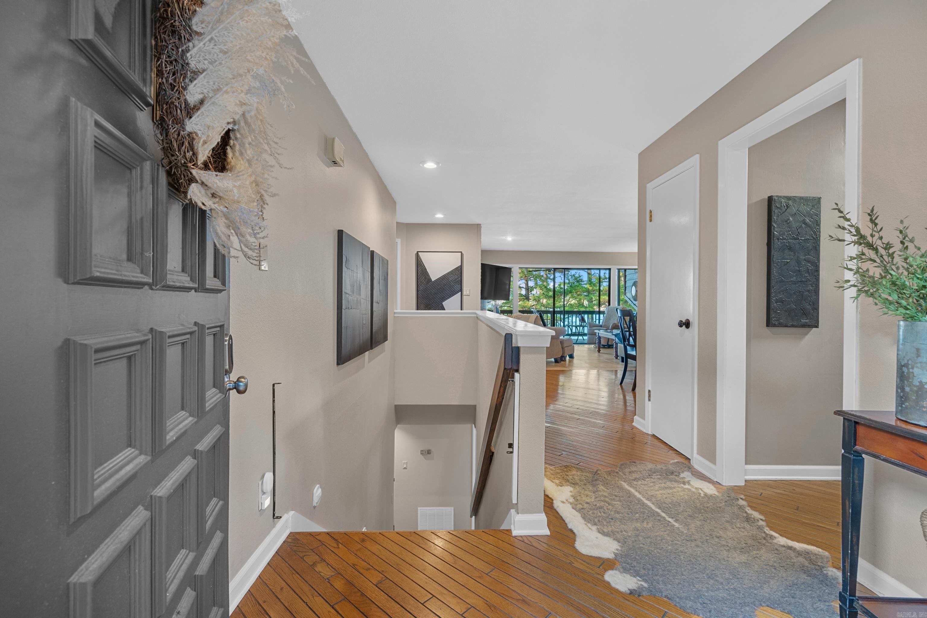 200 HAMILTON OAKS