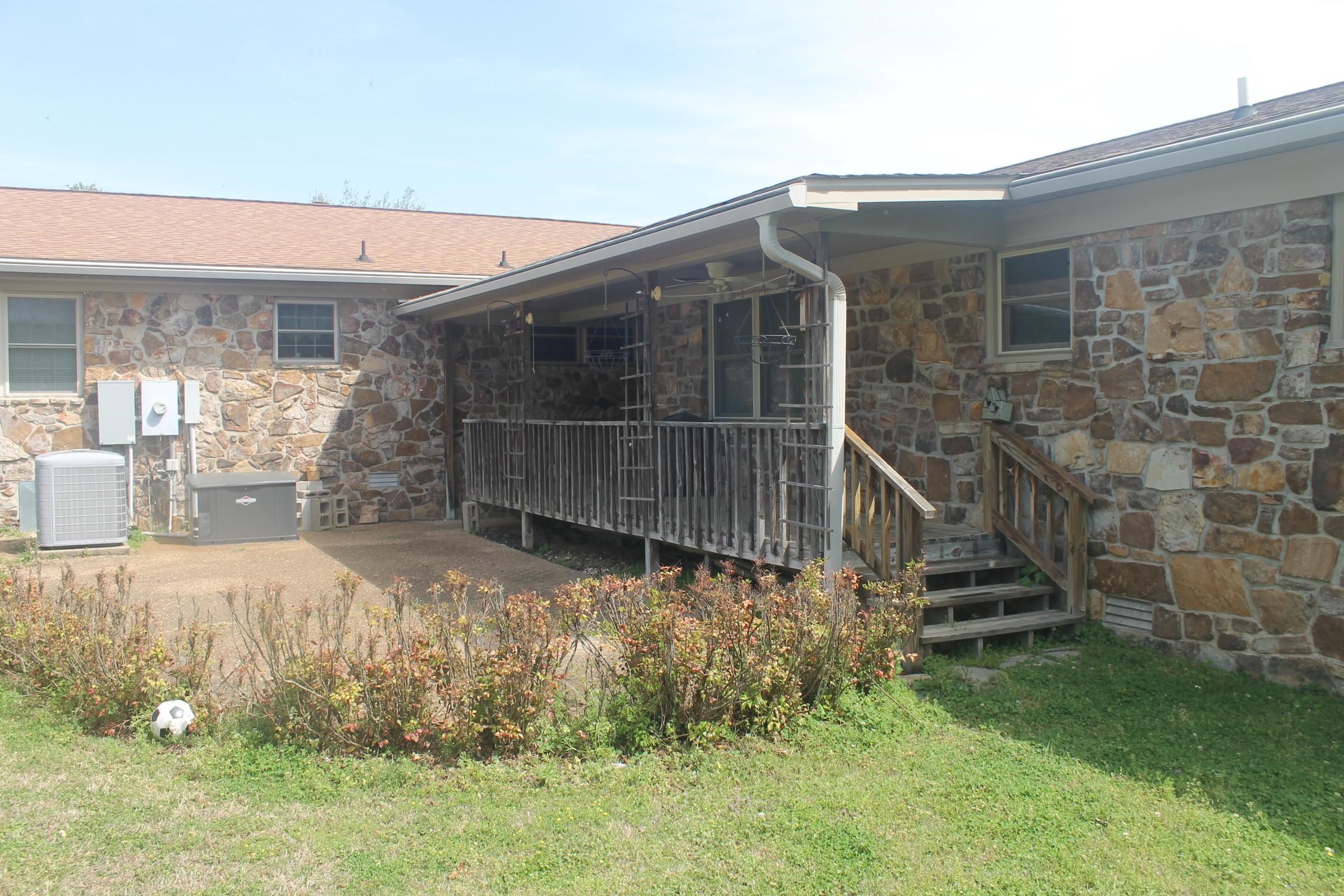 1112  Maple  Mountain View, AR