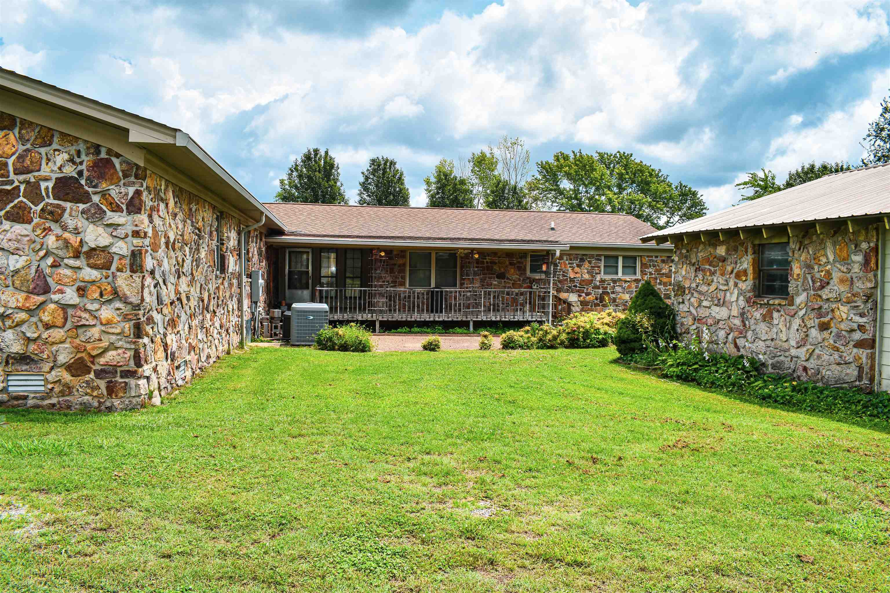 1112  Maple  Mountain View, AR