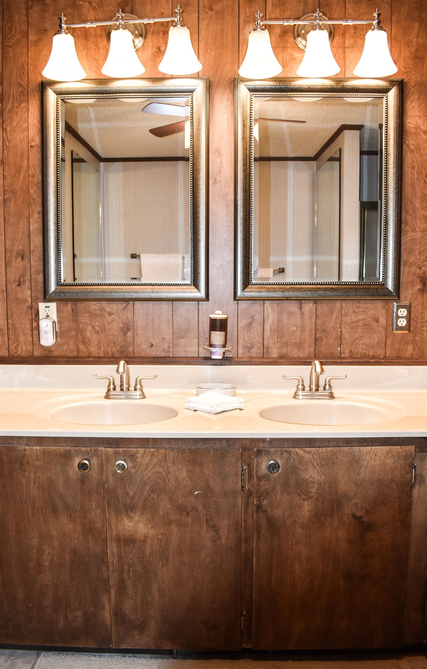 1112  Maple  Mountain View, AR